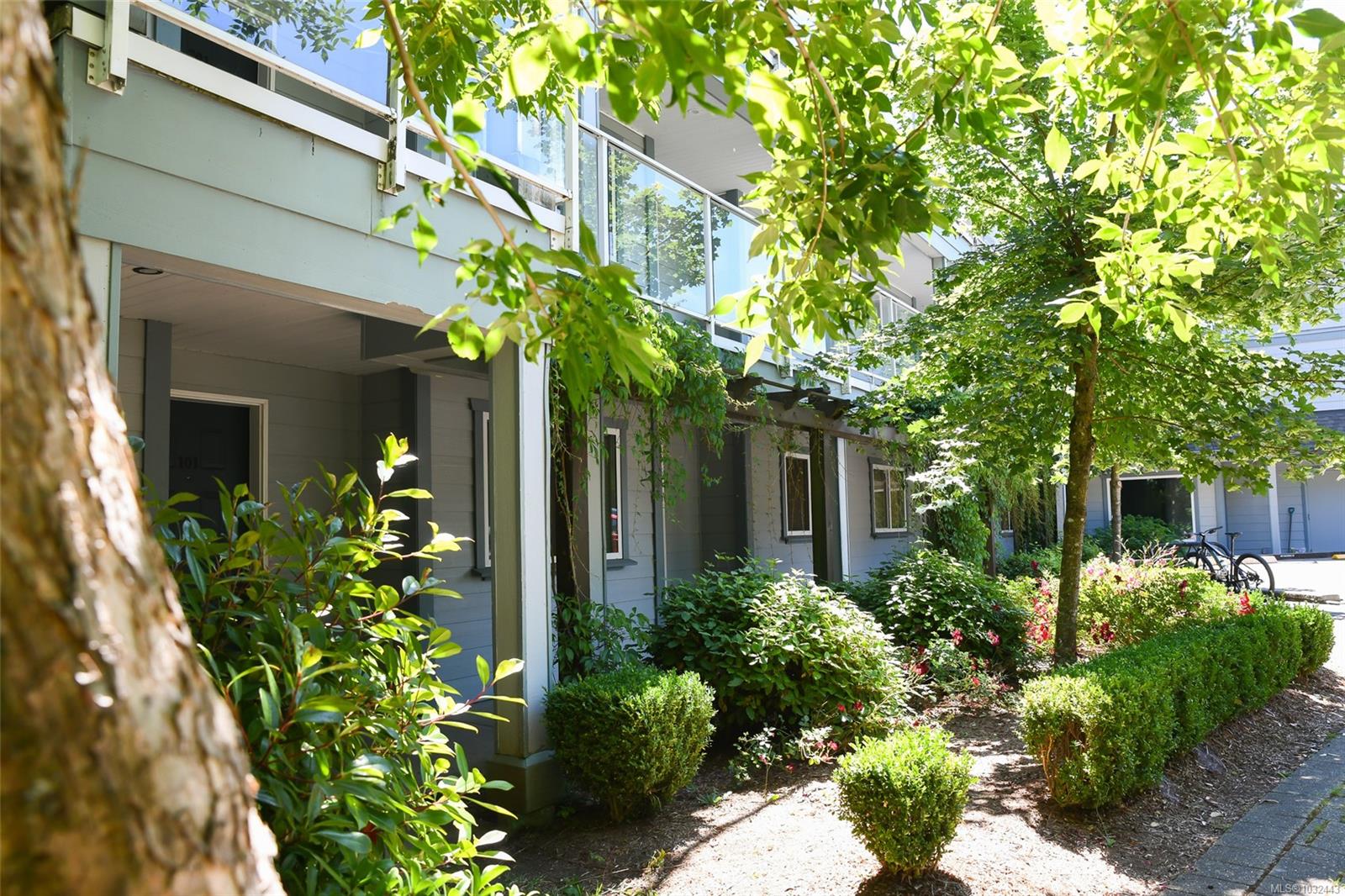 840 Shamrock Pl # 302