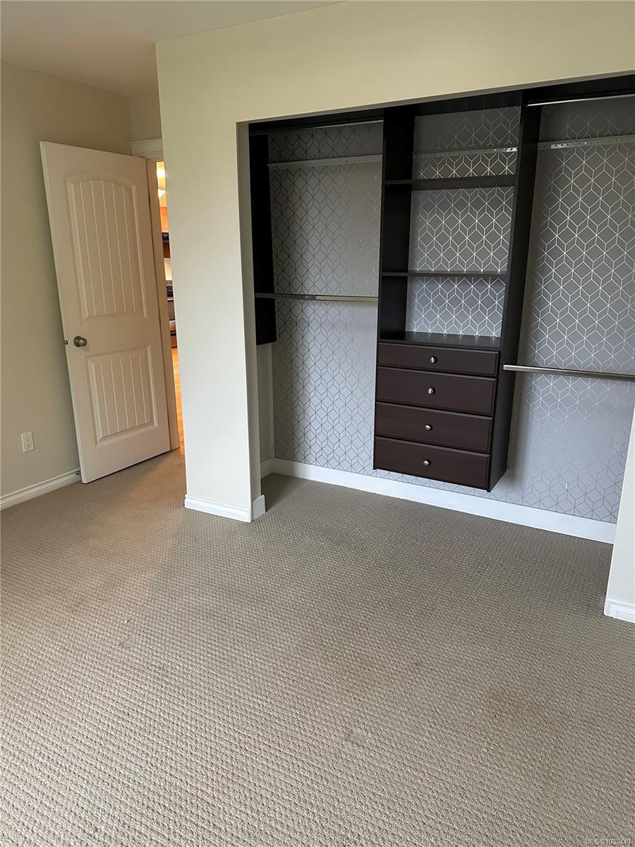 840 Shamrock Pl # 302