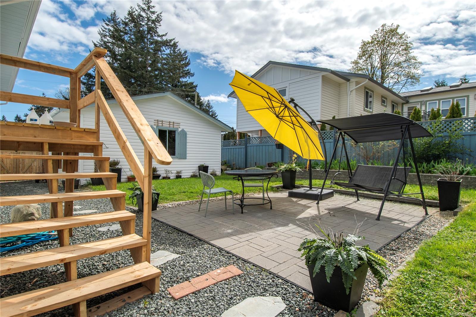 613 Nootka St