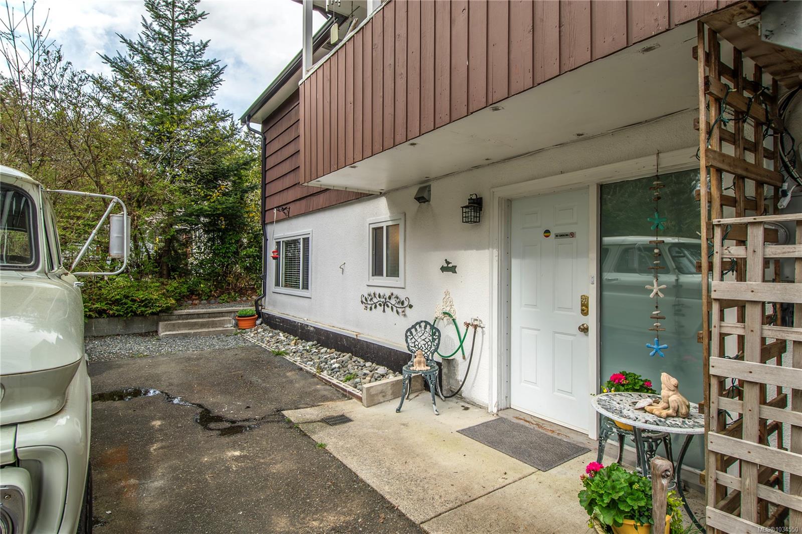 4123 Island Hwy S