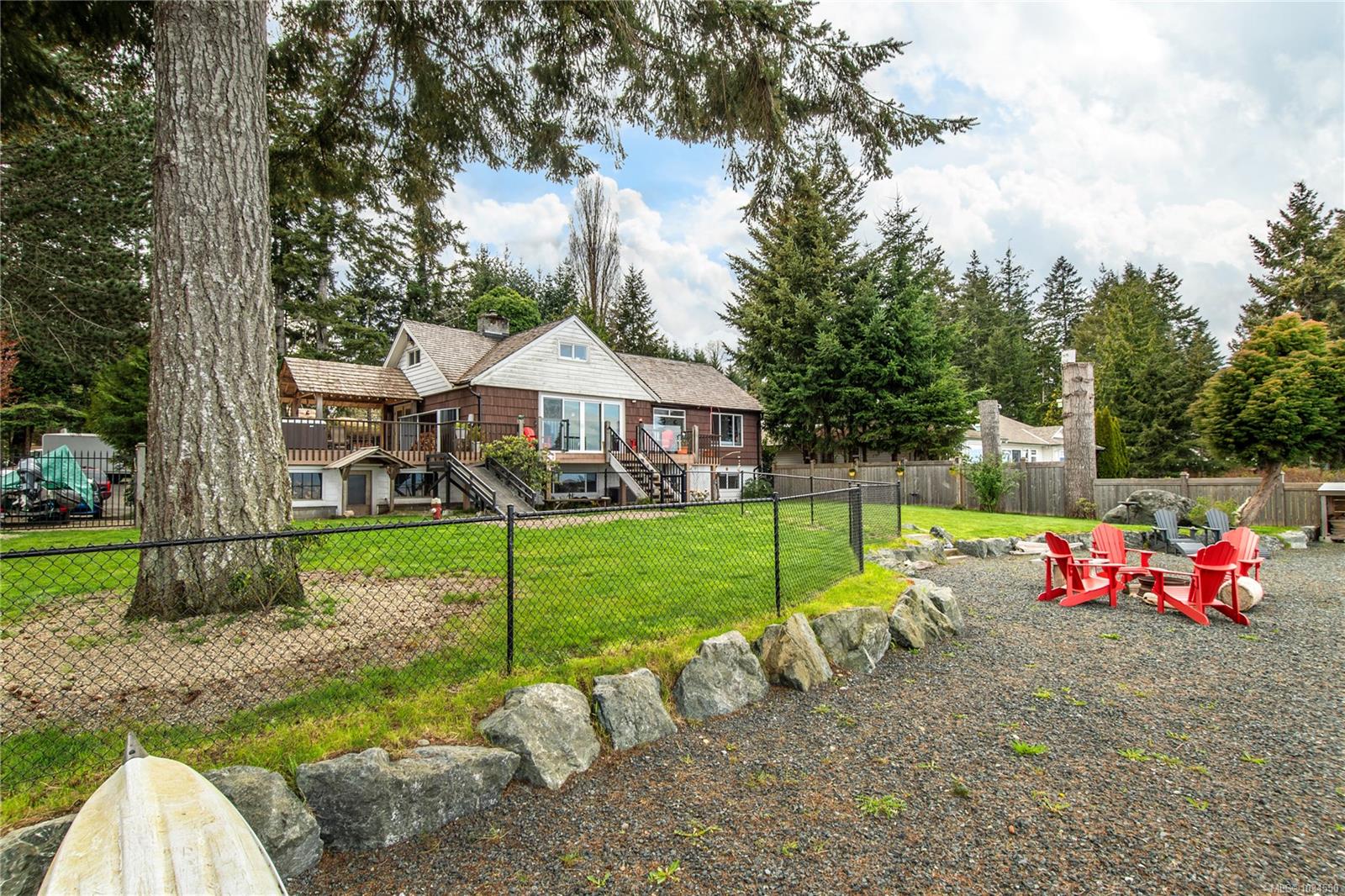 4123 Island Hwy S