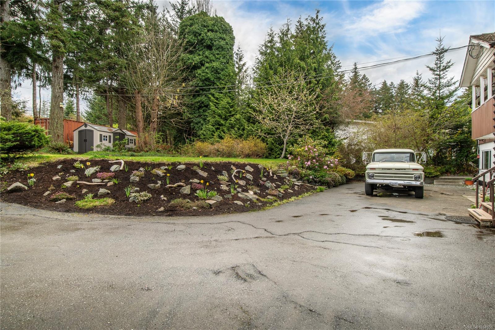 4123 Island Hwy S
