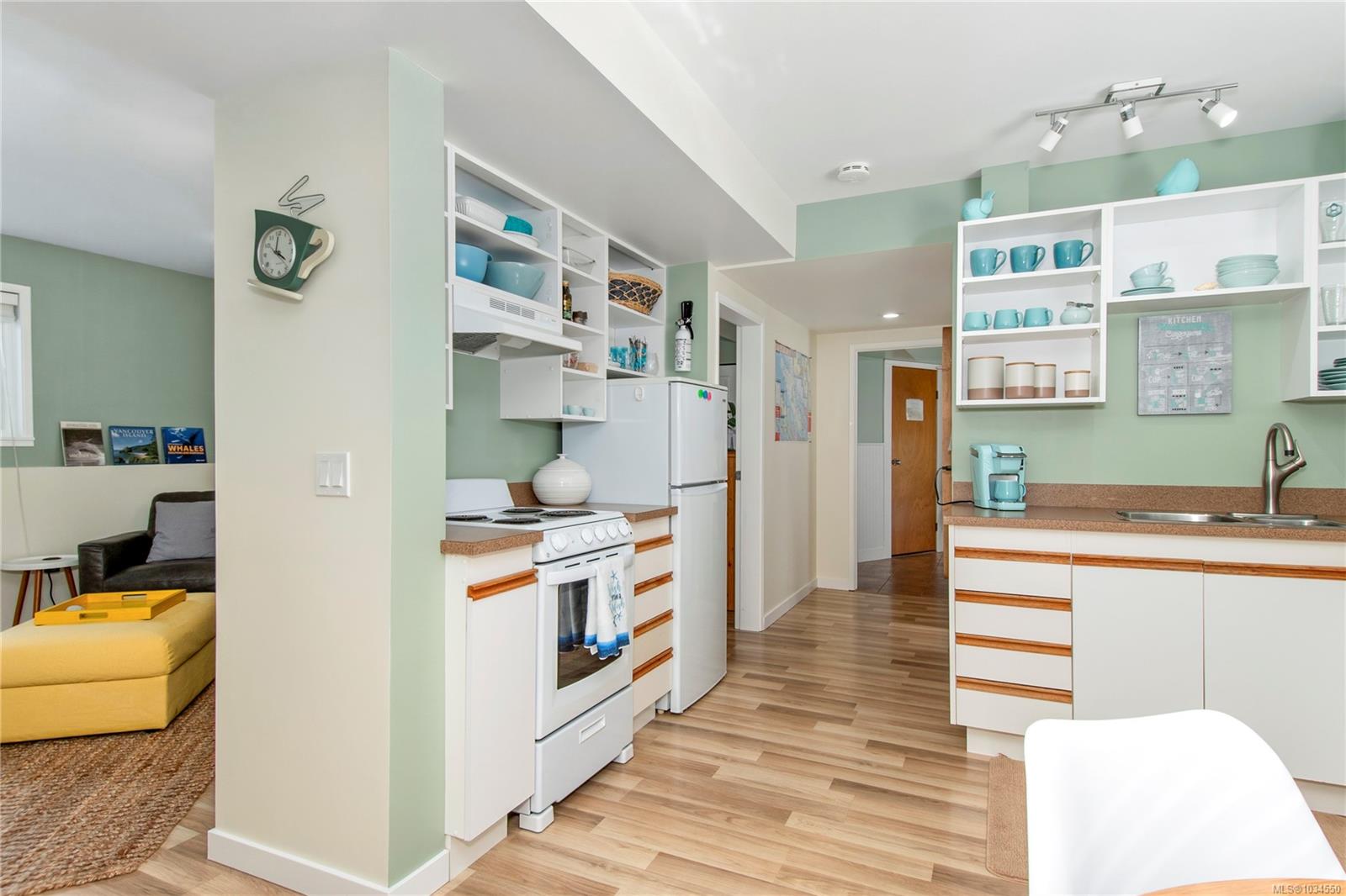4123 Island Hwy S