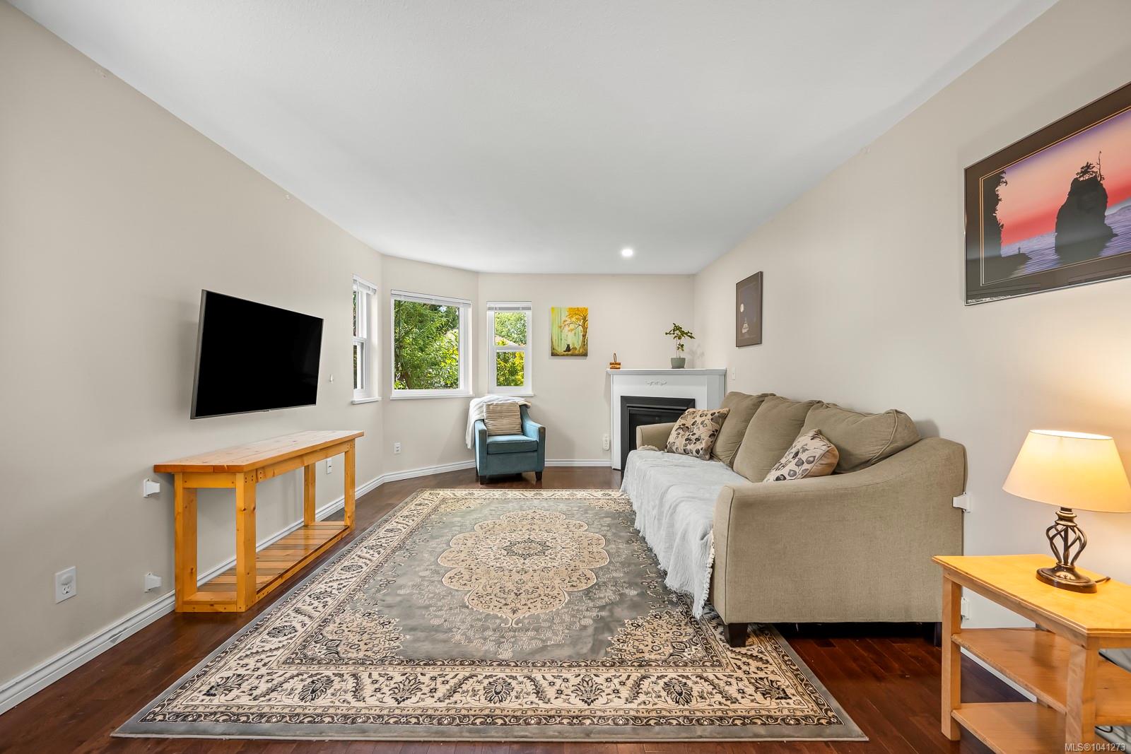 88 Timberlane Rd #B