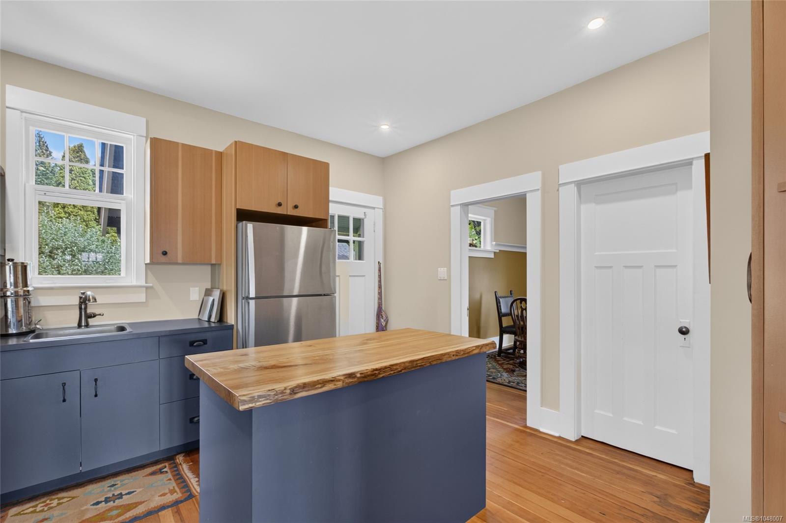 307 3rd St