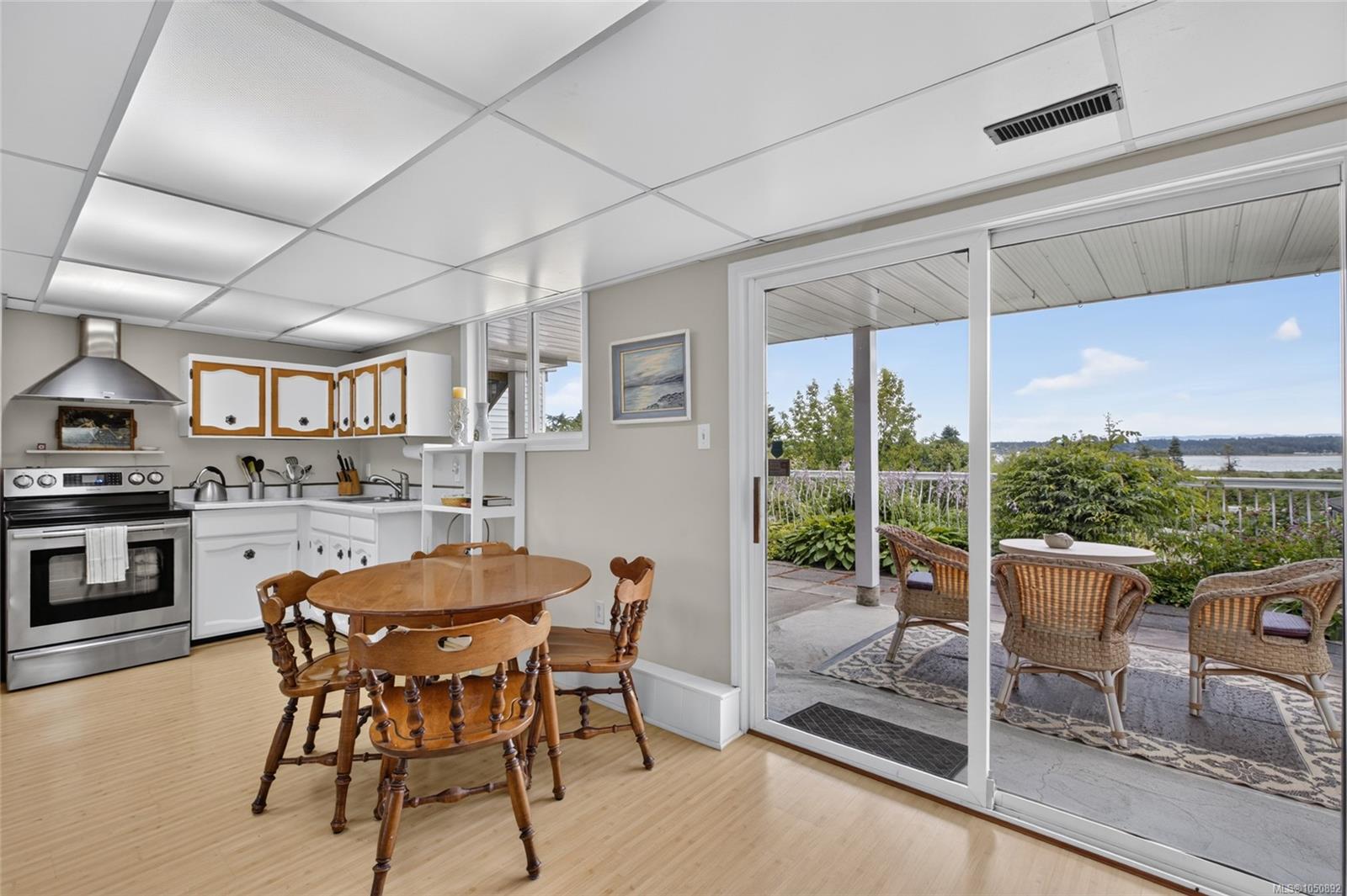 3798 Laurel Dr