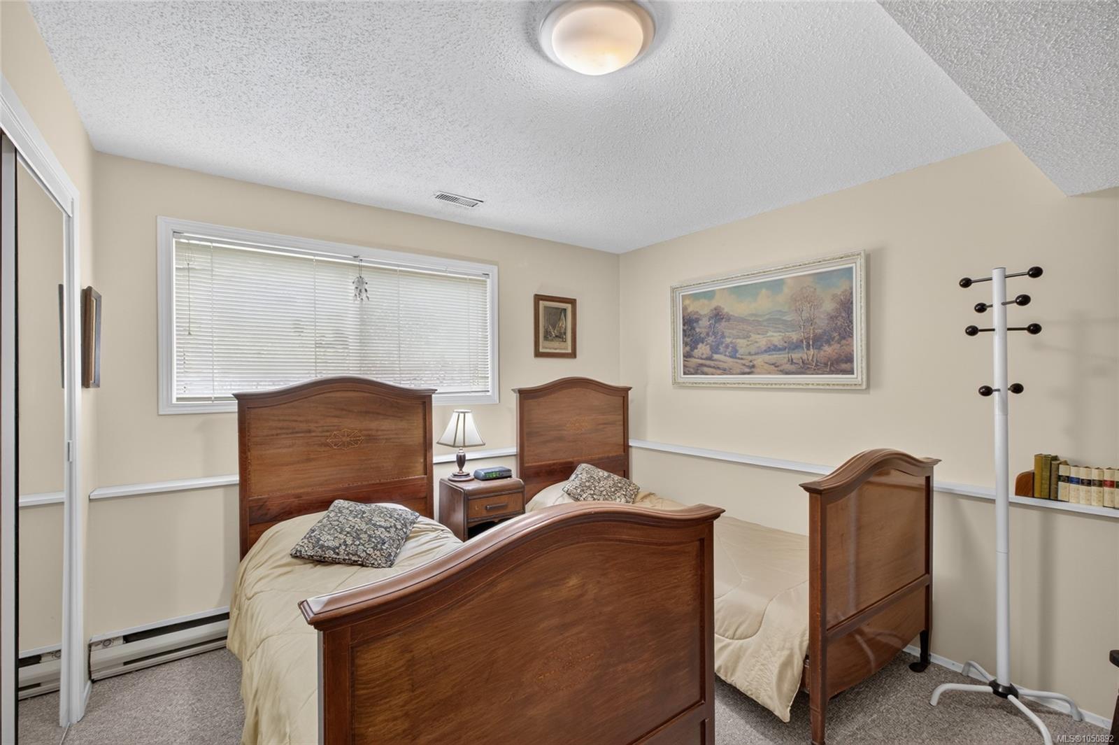 3798 Laurel Dr