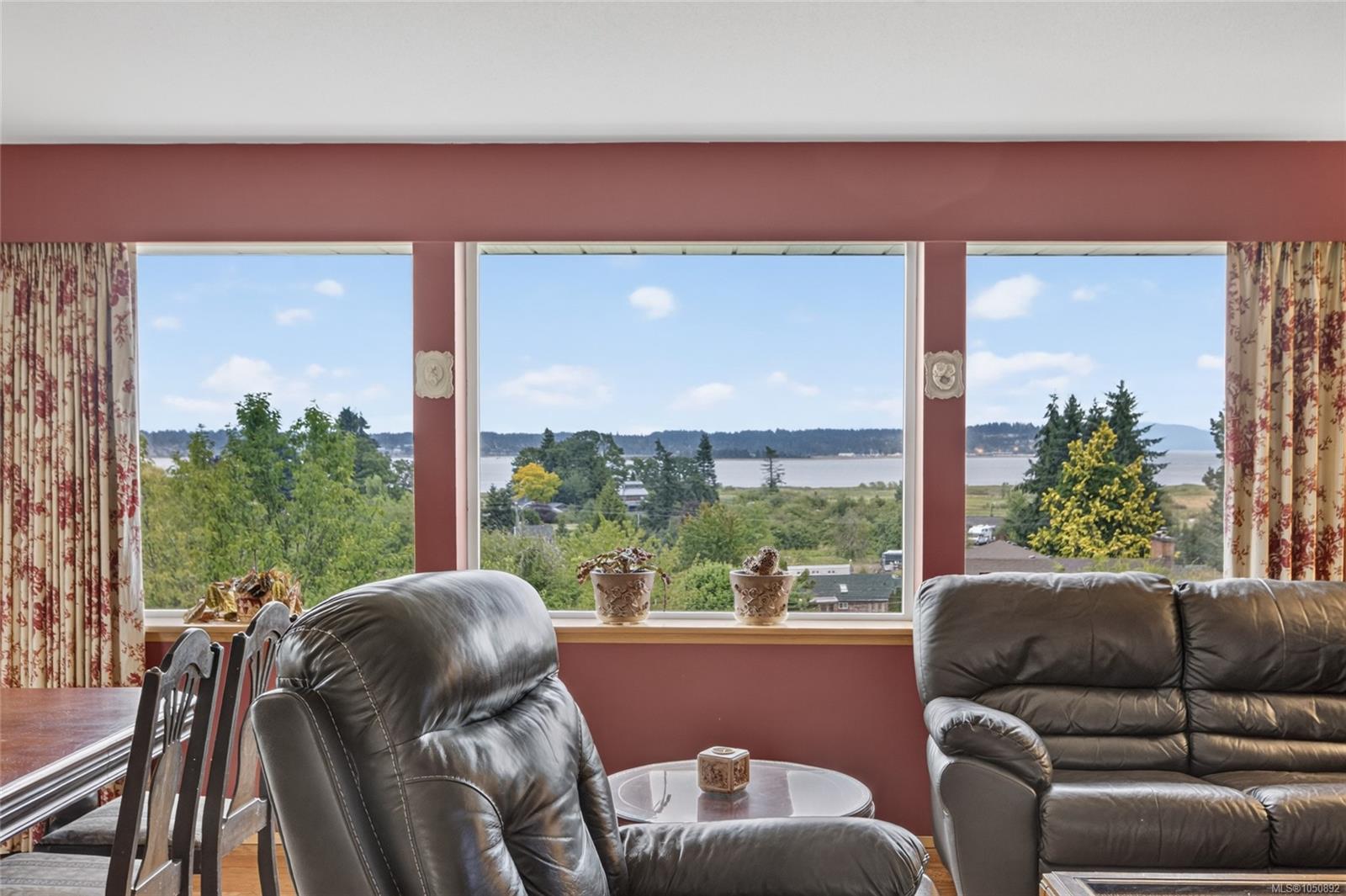 3798 Laurel Dr