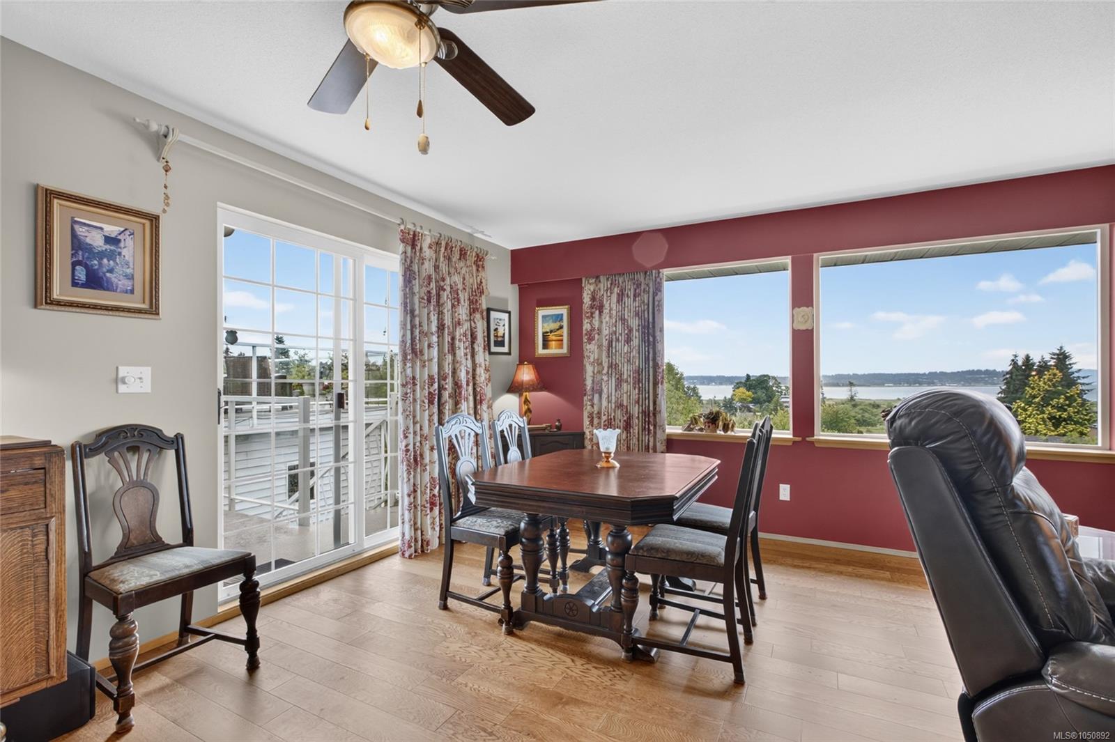 3798 Laurel Dr