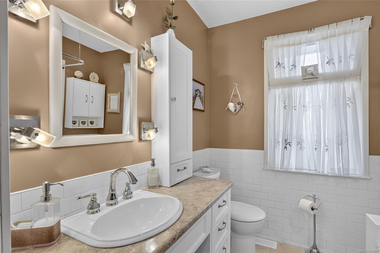 3798 Laurel Dr