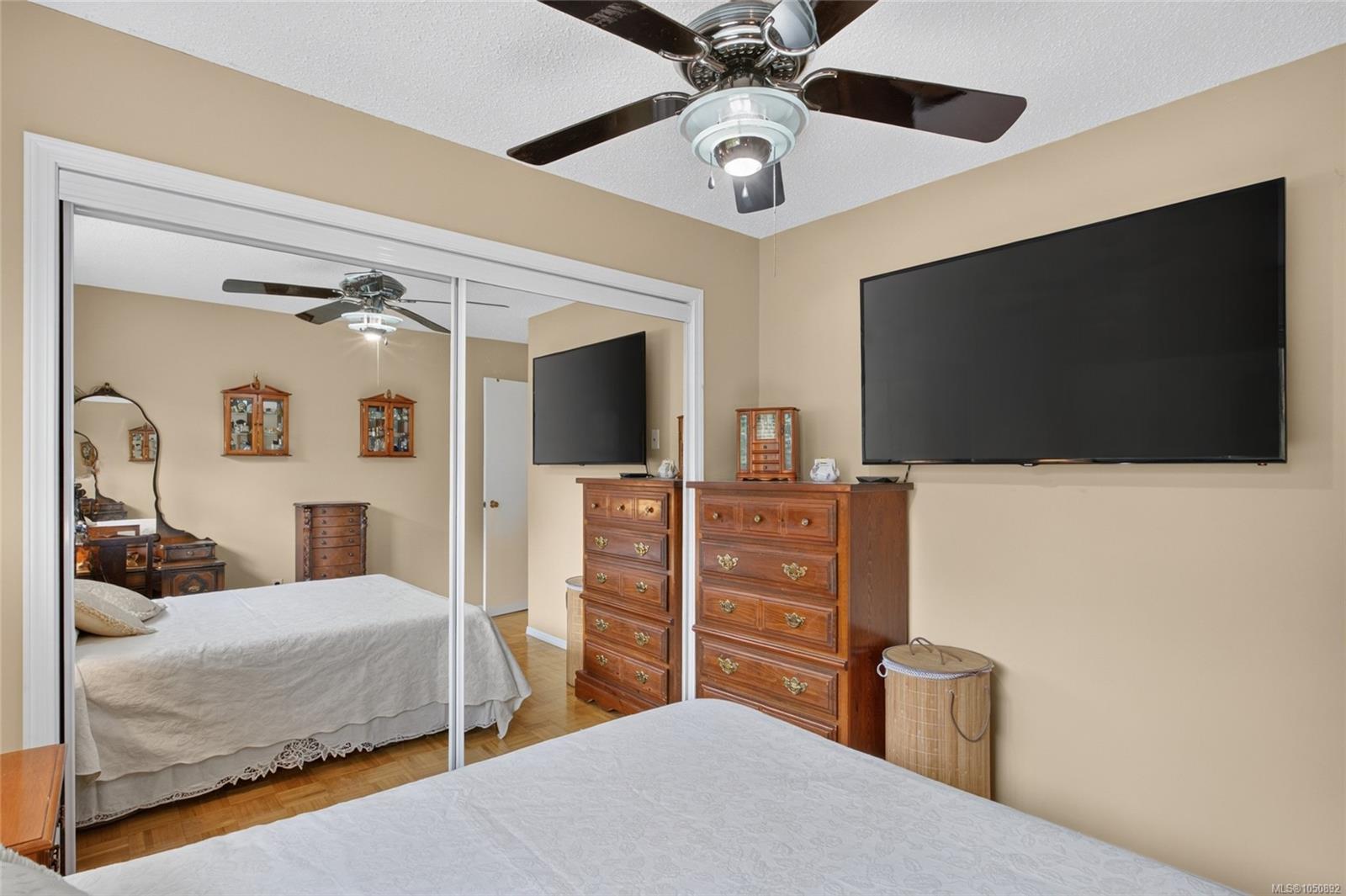 3798 Laurel Dr