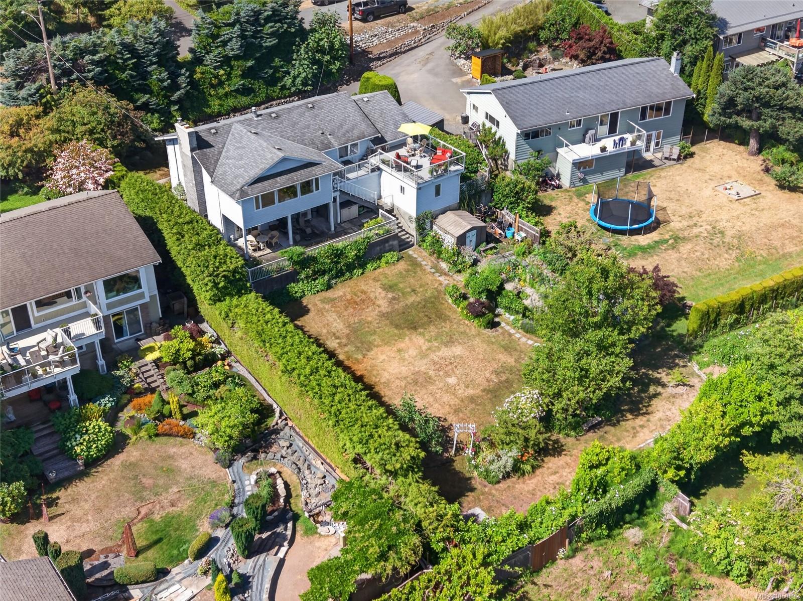 3798 Laurel Dr