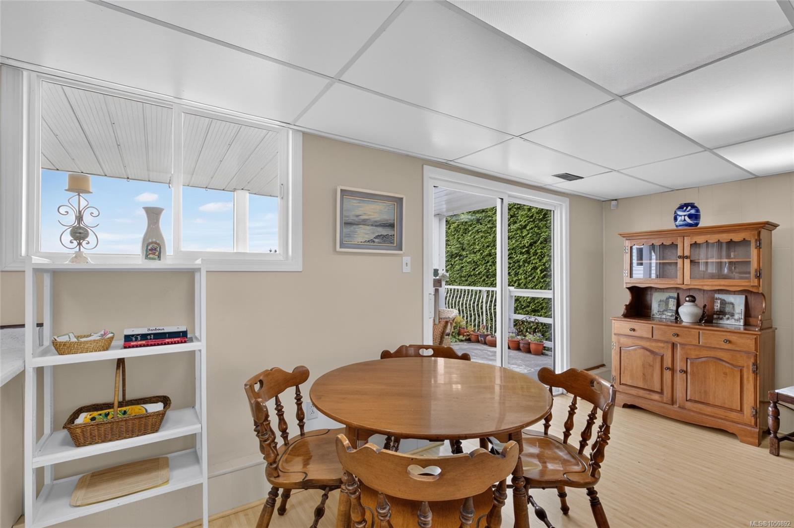 3798 Laurel Dr