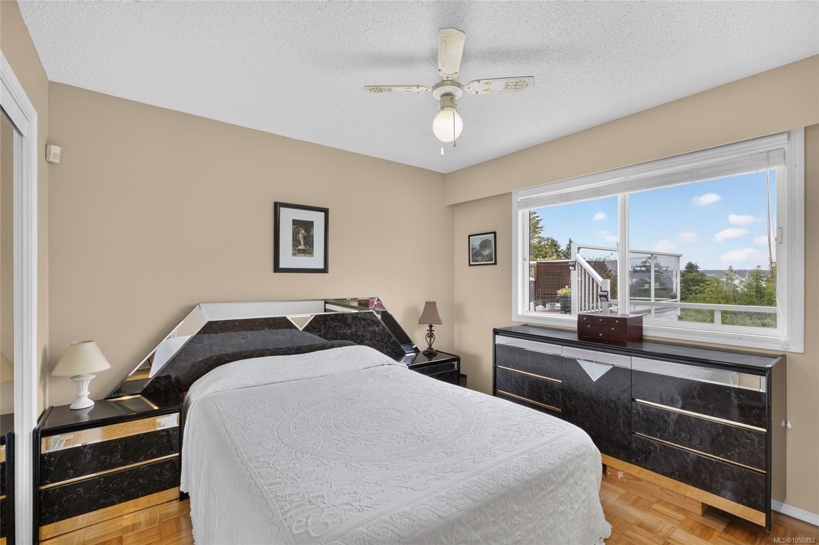 3798 Laurel Dr