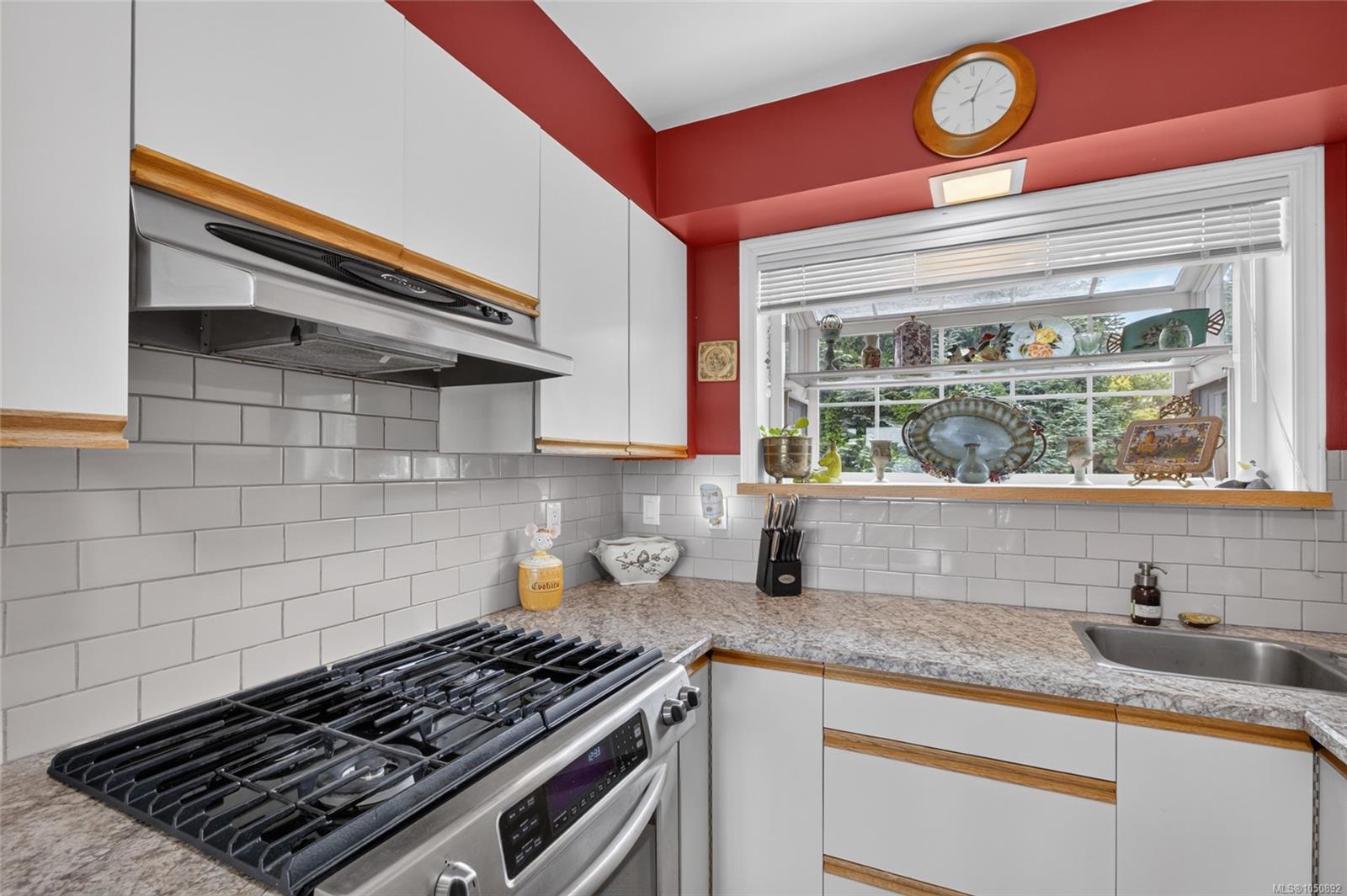 3798 Laurel Dr