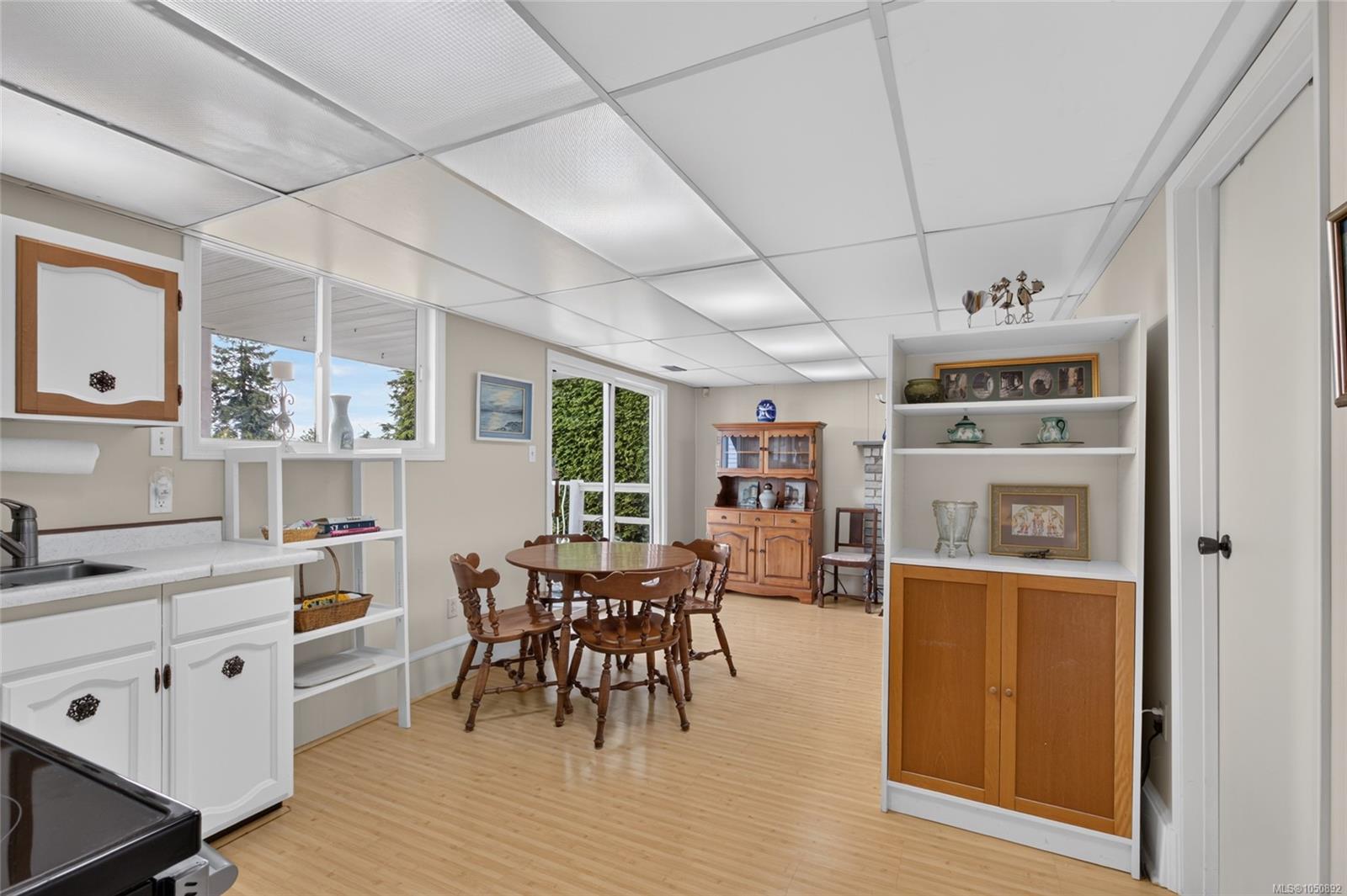 3798 Laurel Dr