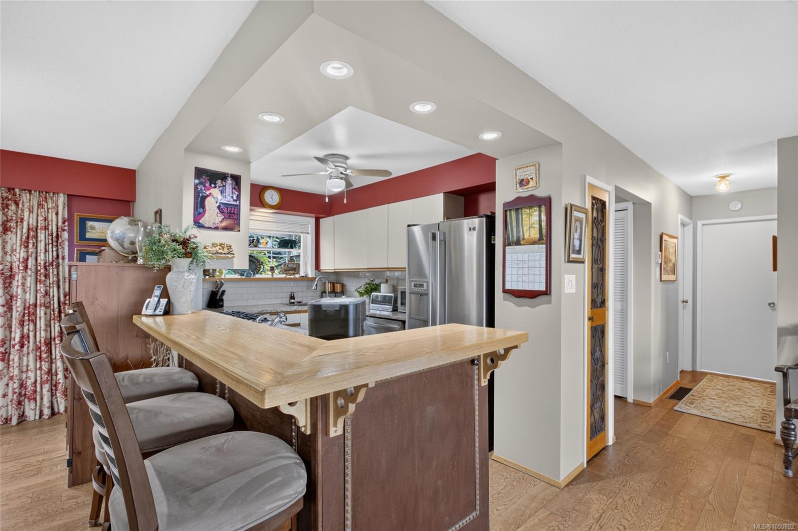 3798 Laurel Dr