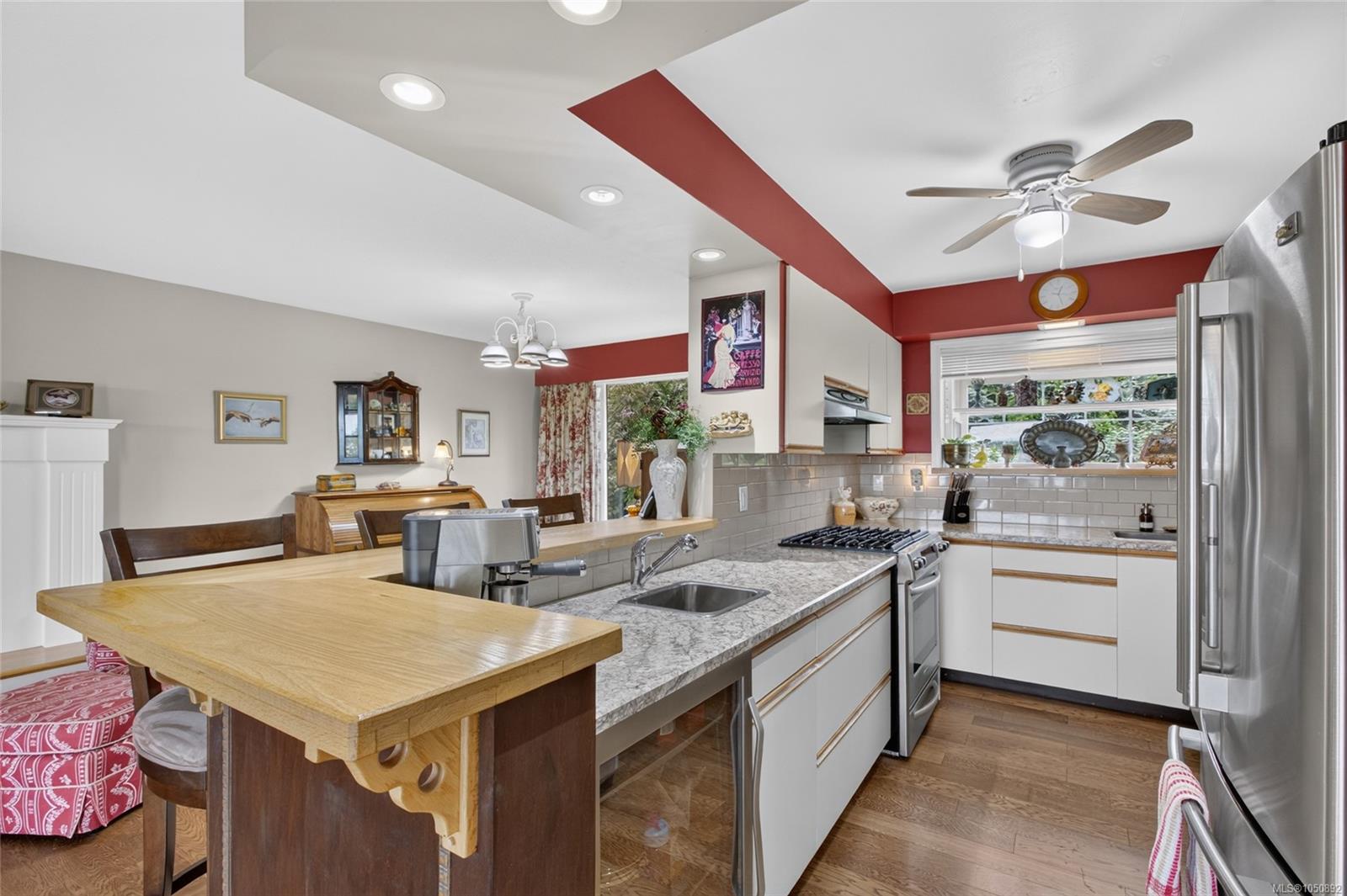 3798 Laurel Dr