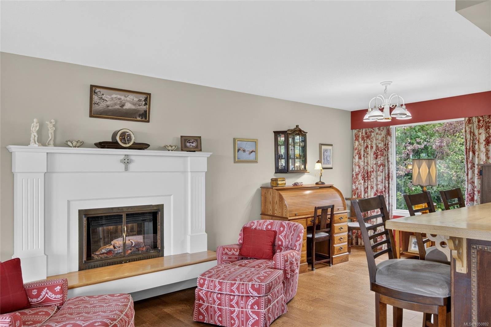 3798 Laurel Dr