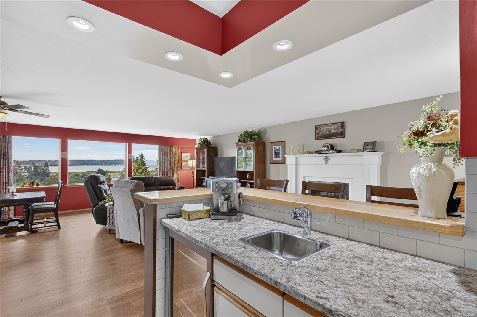 3798 Laurel Dr