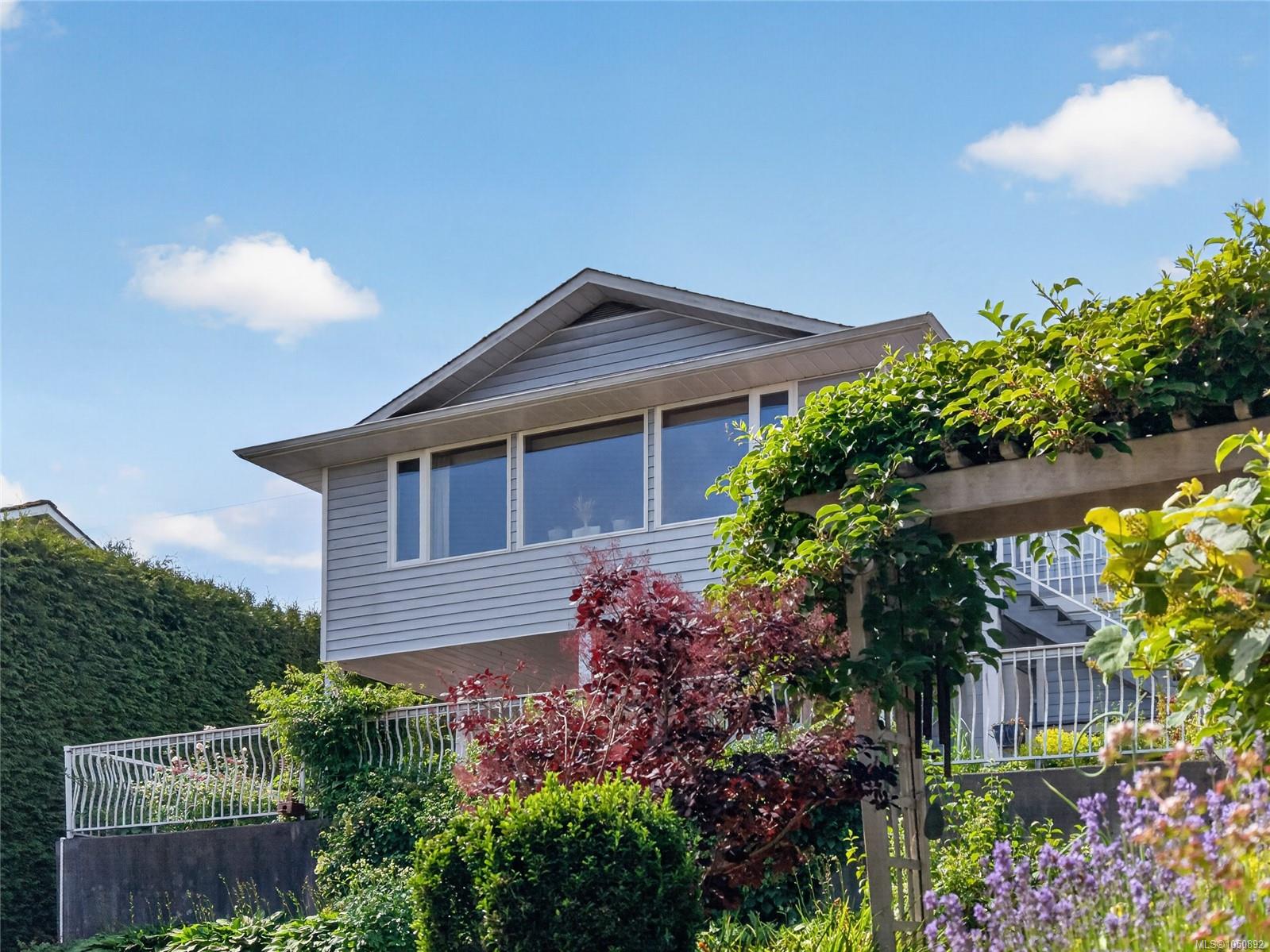 3798 Laurel Dr