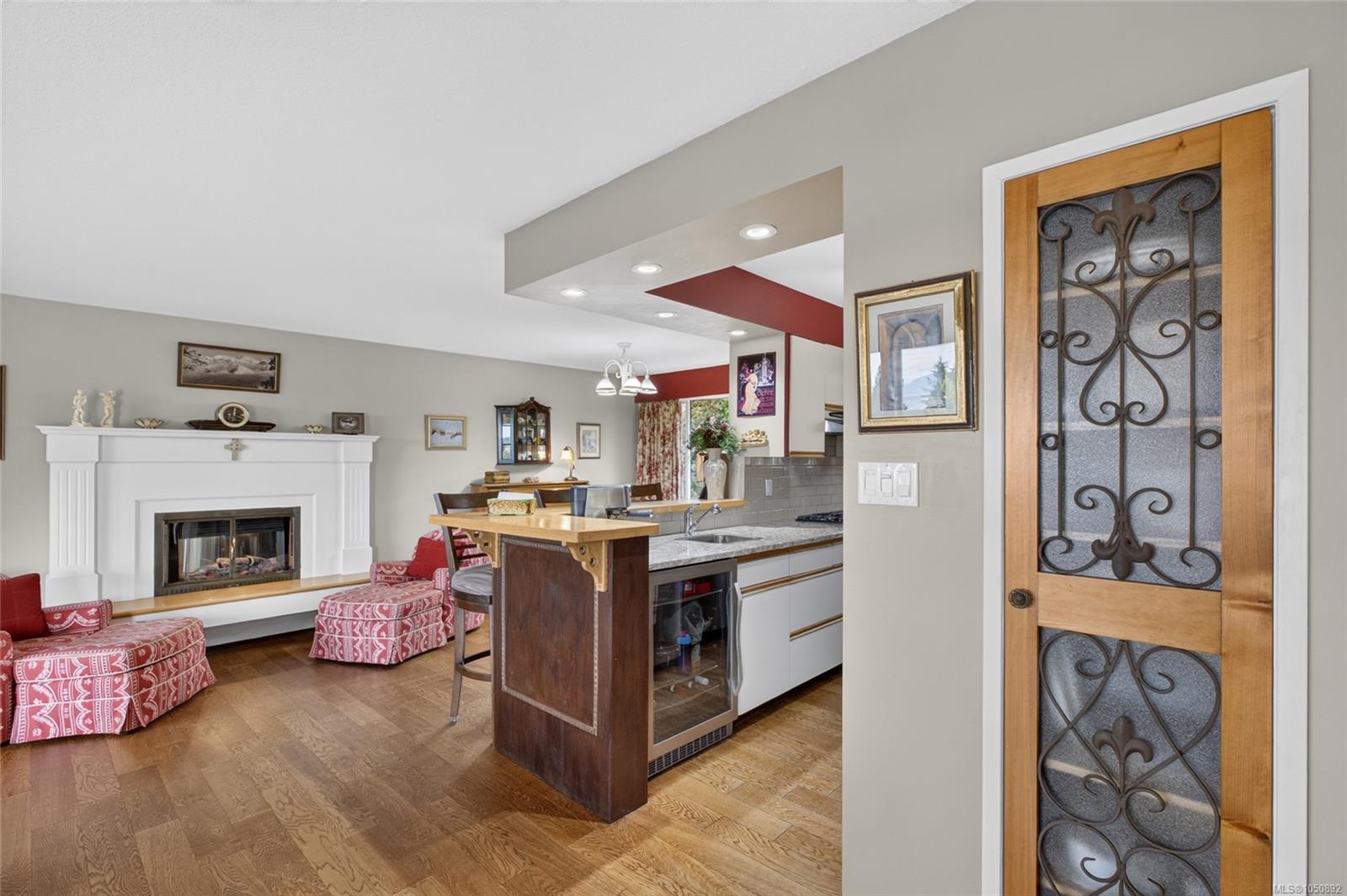 3798 Laurel Dr