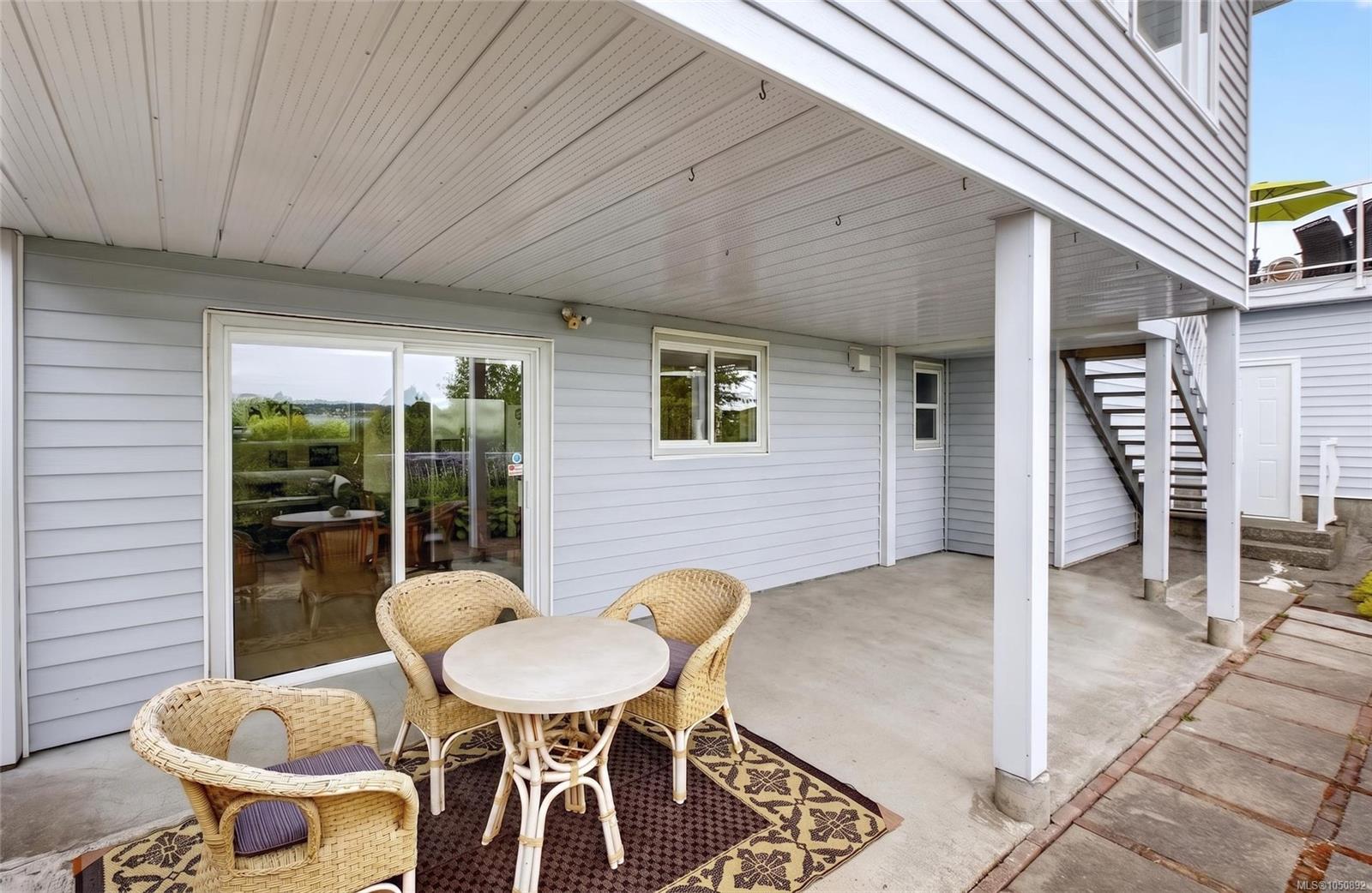 3798 Laurel Dr