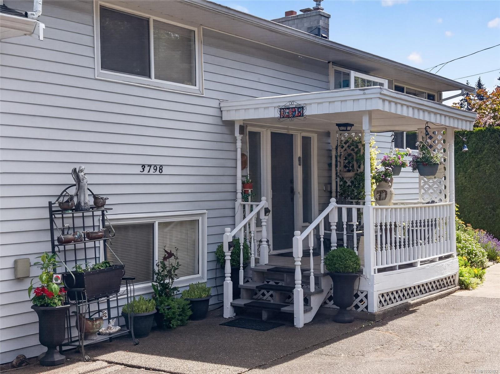 3798 Laurel Dr