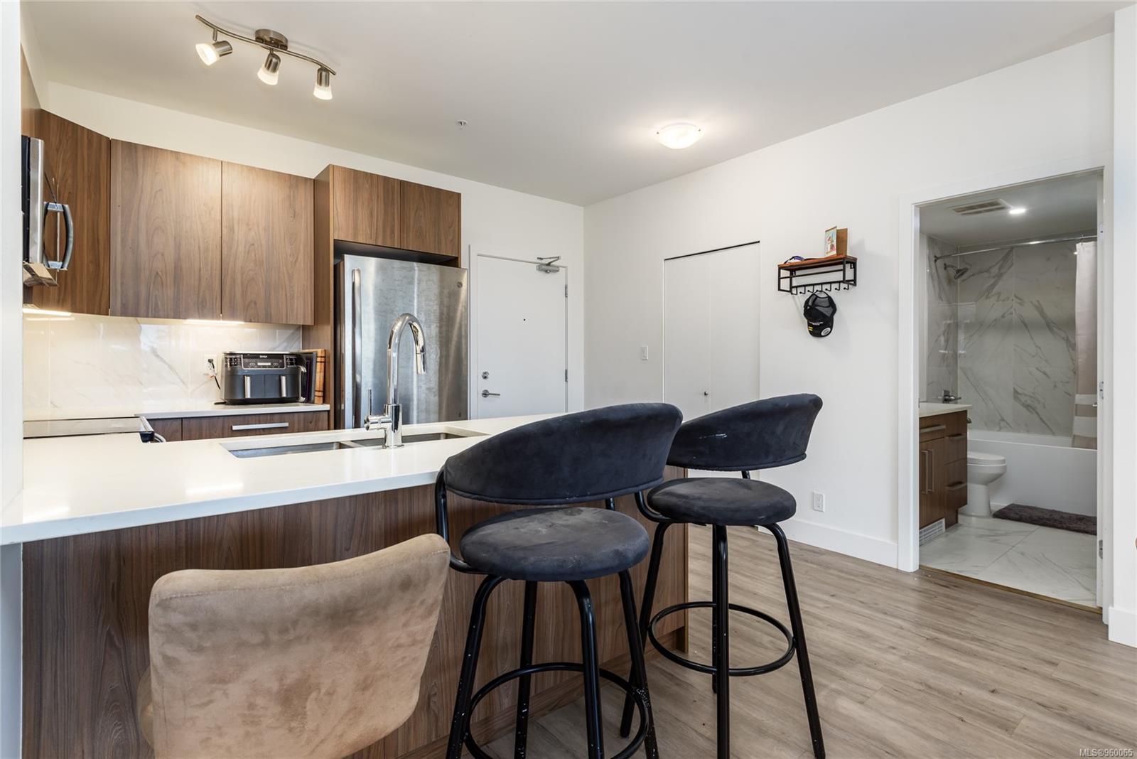 3070 Kilpatrick Ave # 305