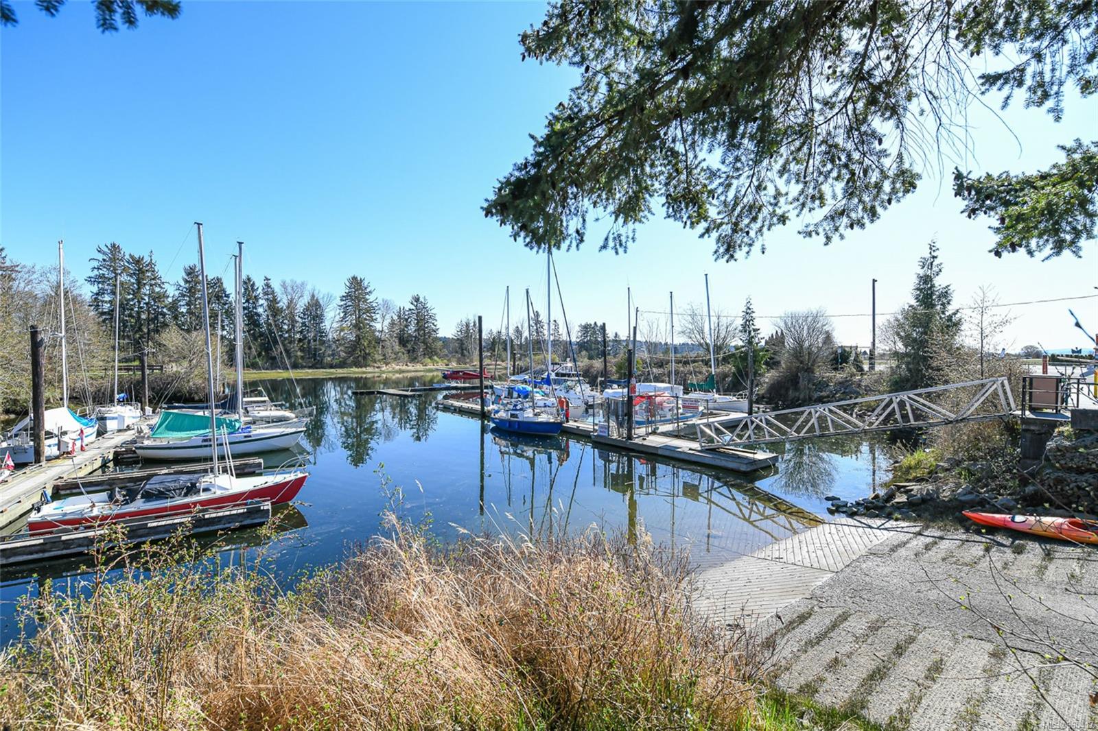 1944 Riverside Lane # 412