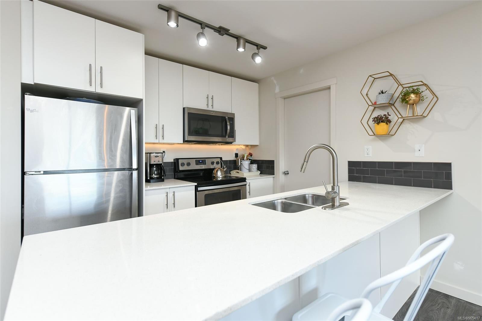 1944 Riverside Lane # 412