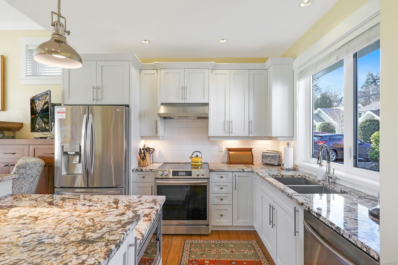 5251 Island Hwy # 9