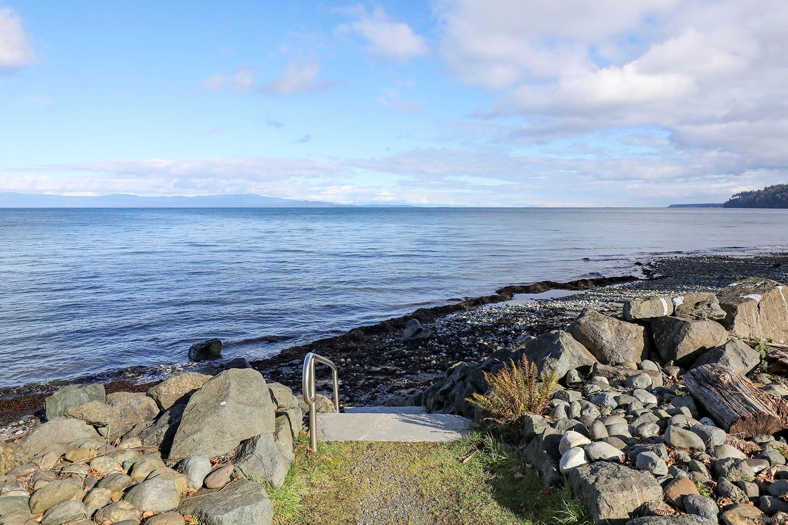 5251 Island Hwy # 9