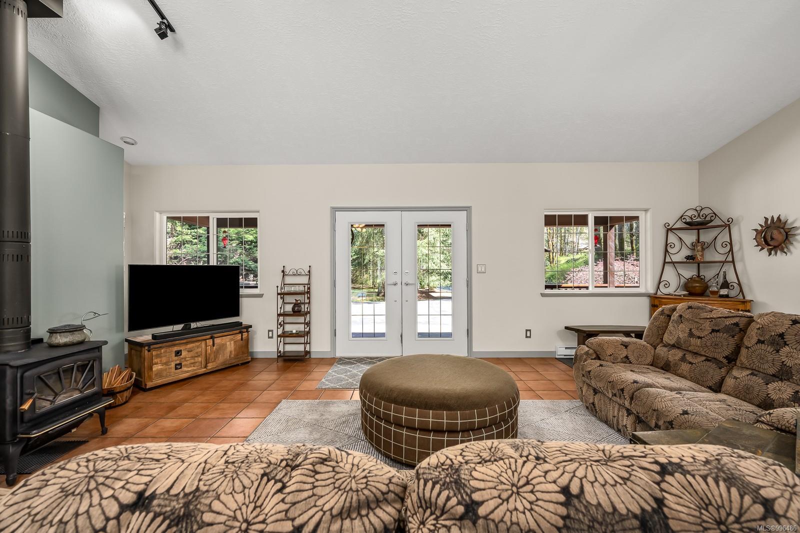 3689 James Cres, Black Creek