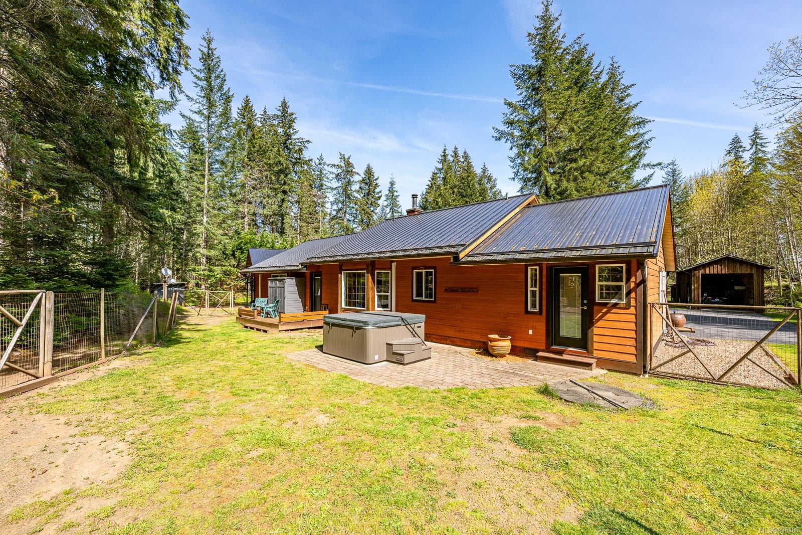 3689 James Cres, Black Creek