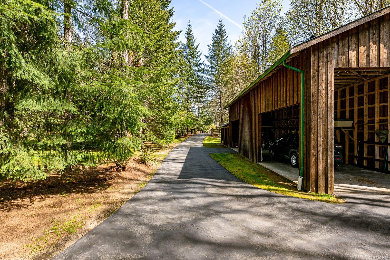 3689 James Cres, Black Creek