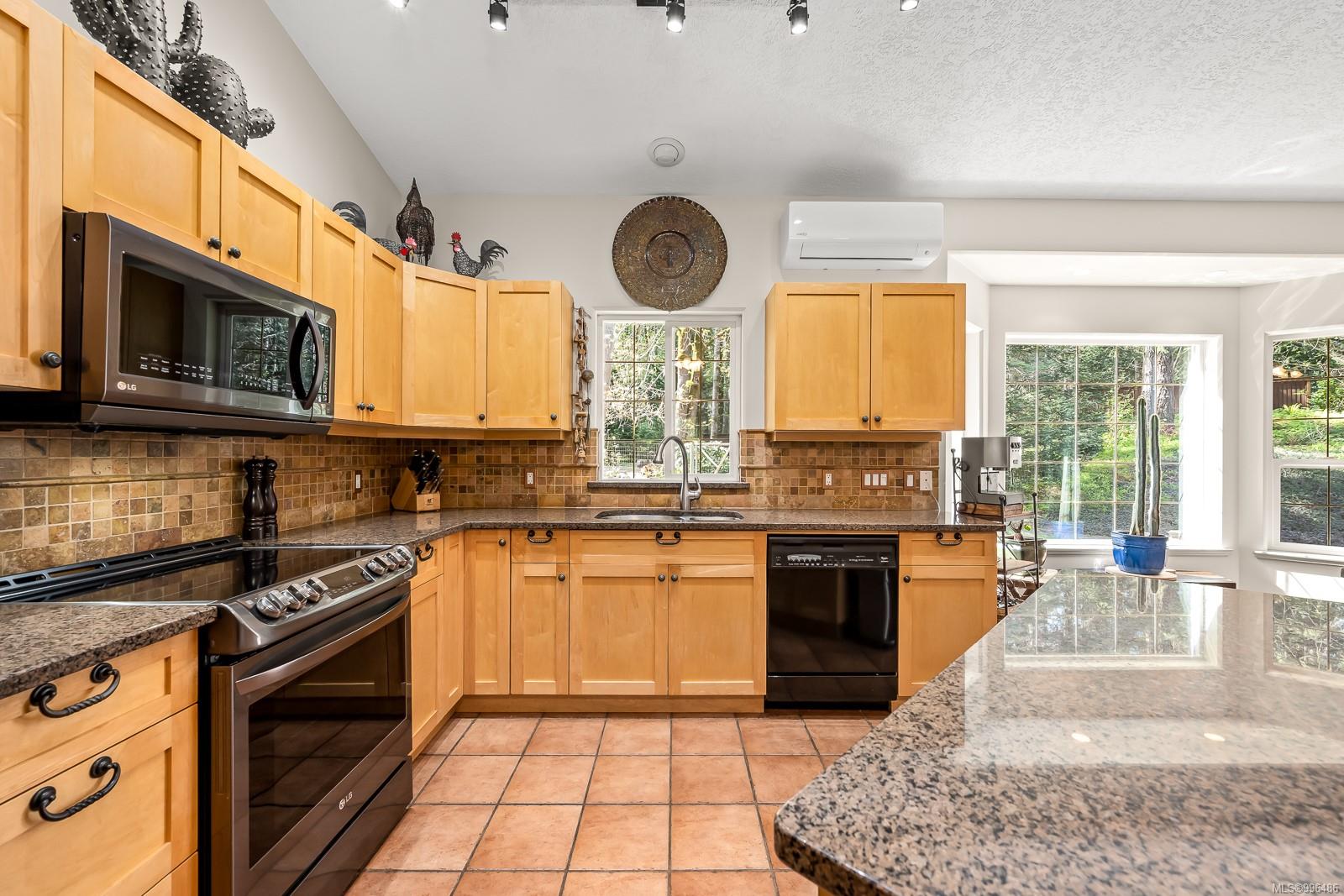 3689 James Cres, Black Creek