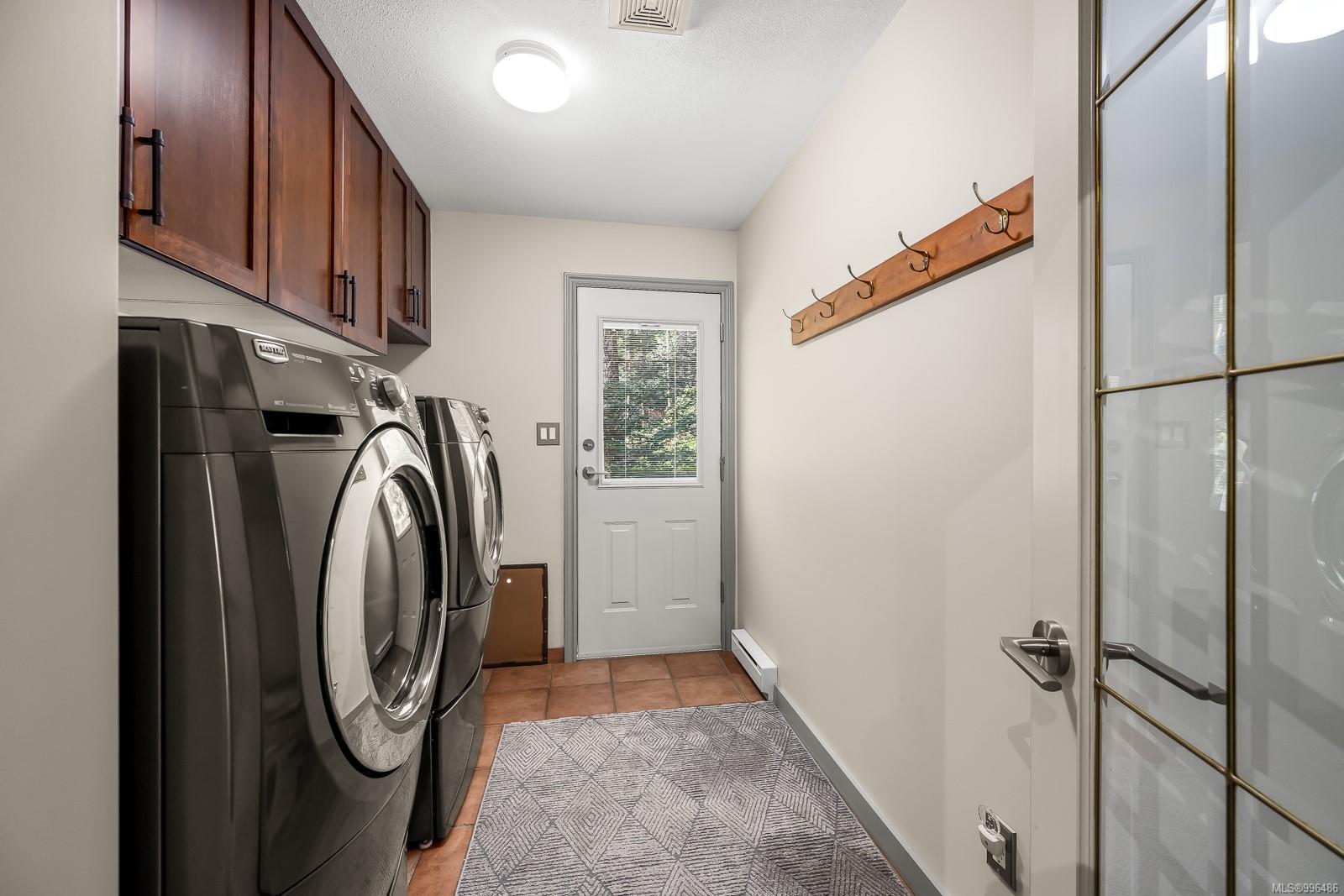 3689 James Cres, Black Creek