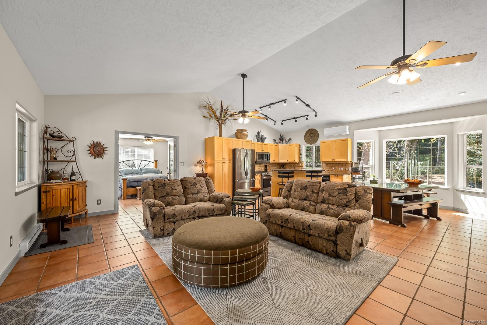 3689 James Cres, Black Creek