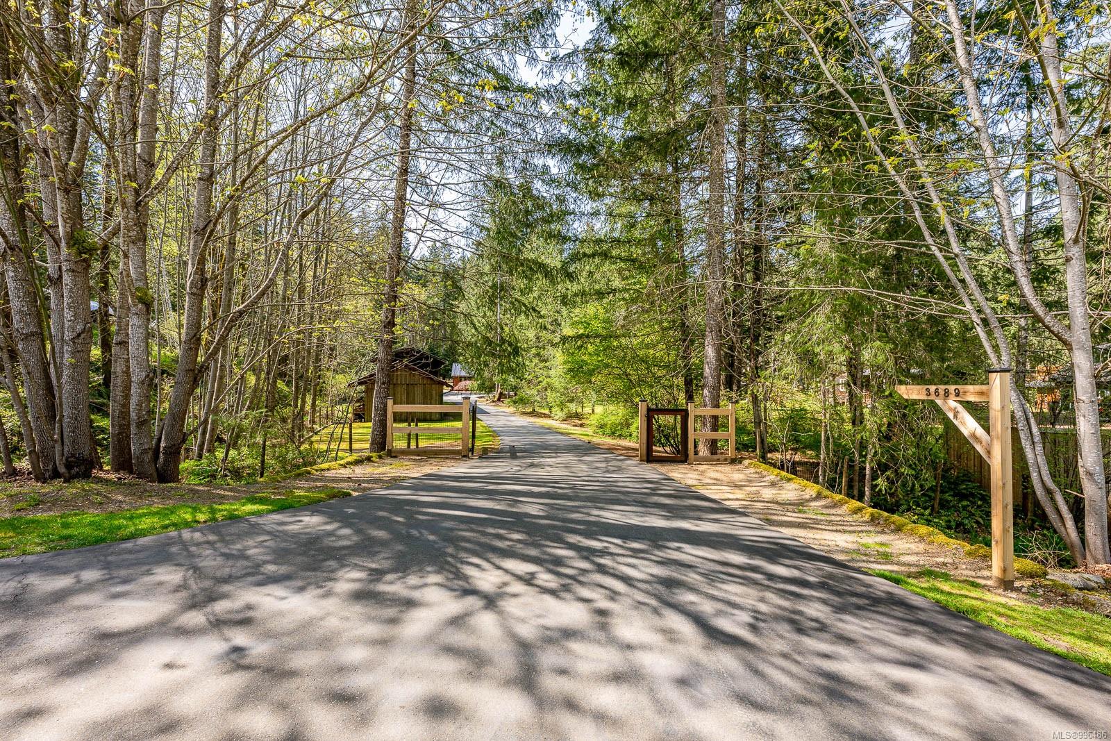 3689 James Cres, Black Creek