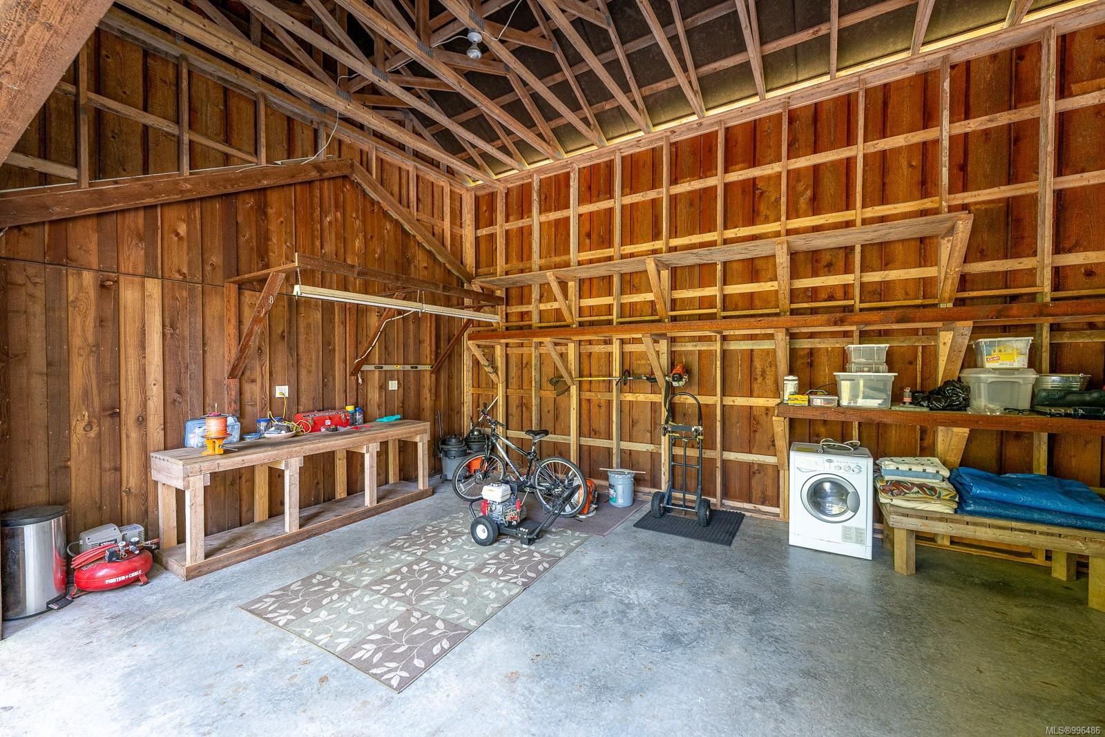 3689 James Cres, Black Creek