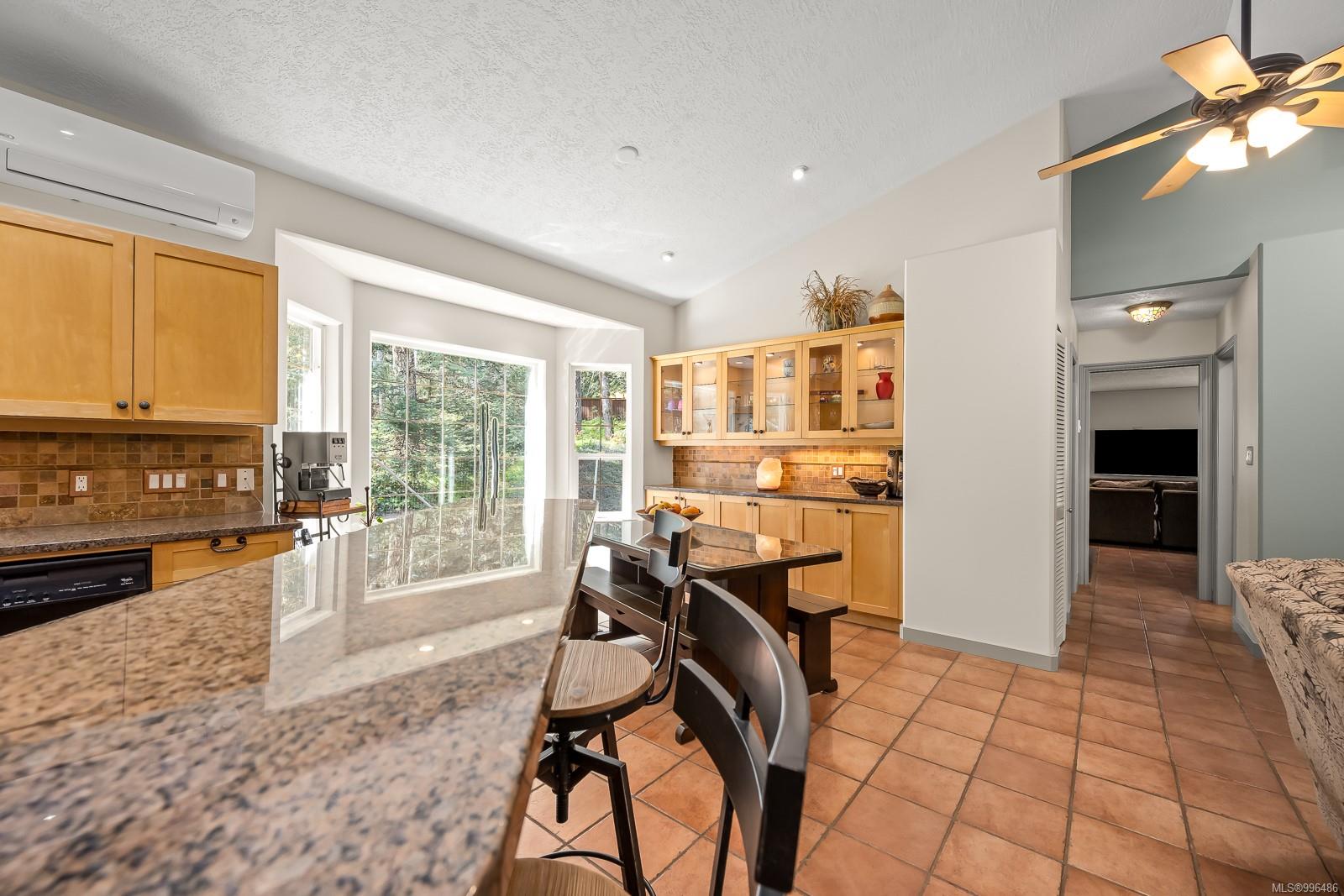 3689 James Cres, Black Creek