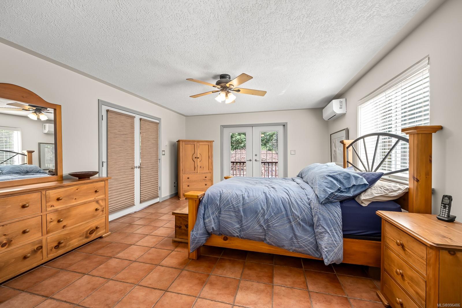 3689 James Cres, Black Creek