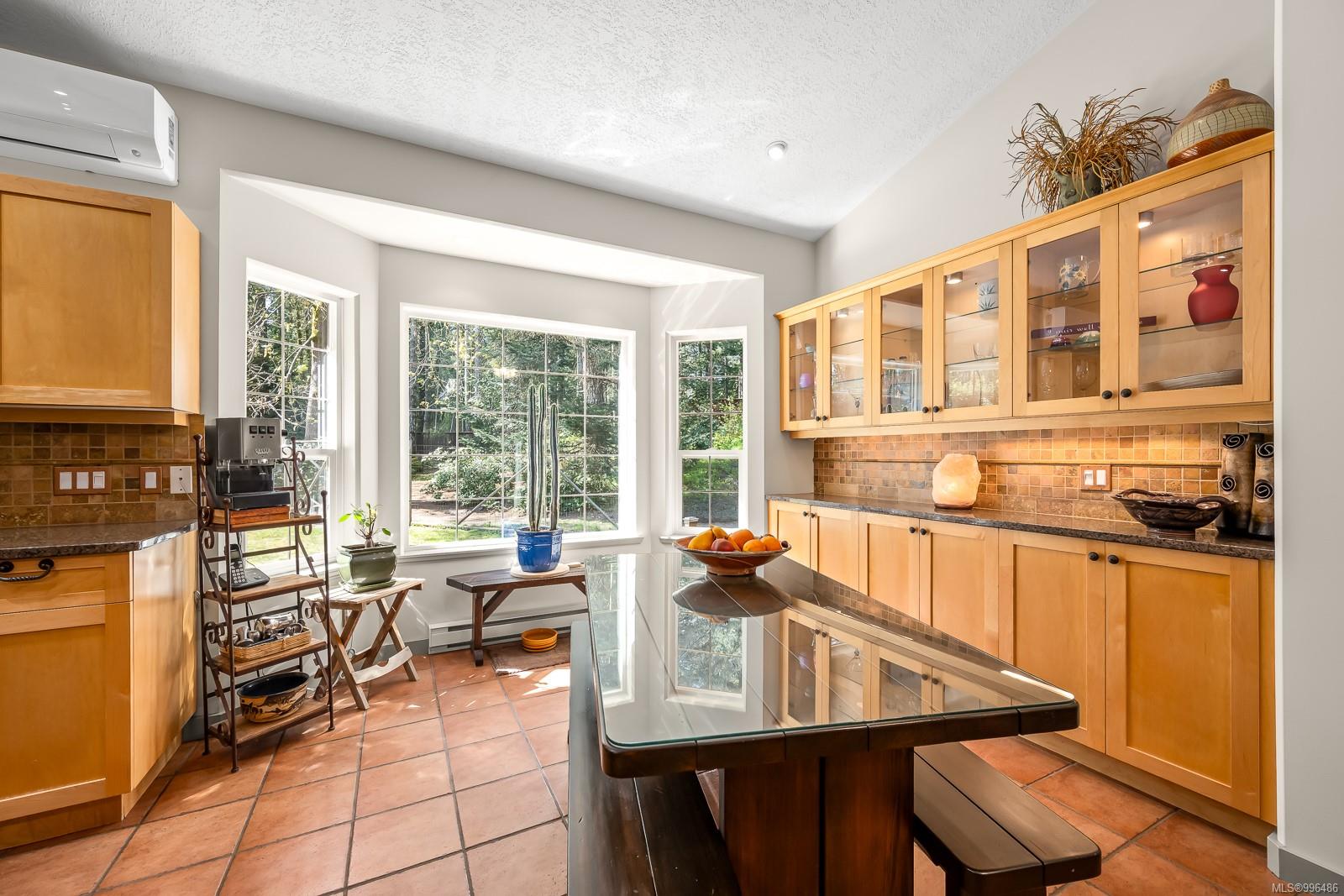 3689 James Cres, Black Creek