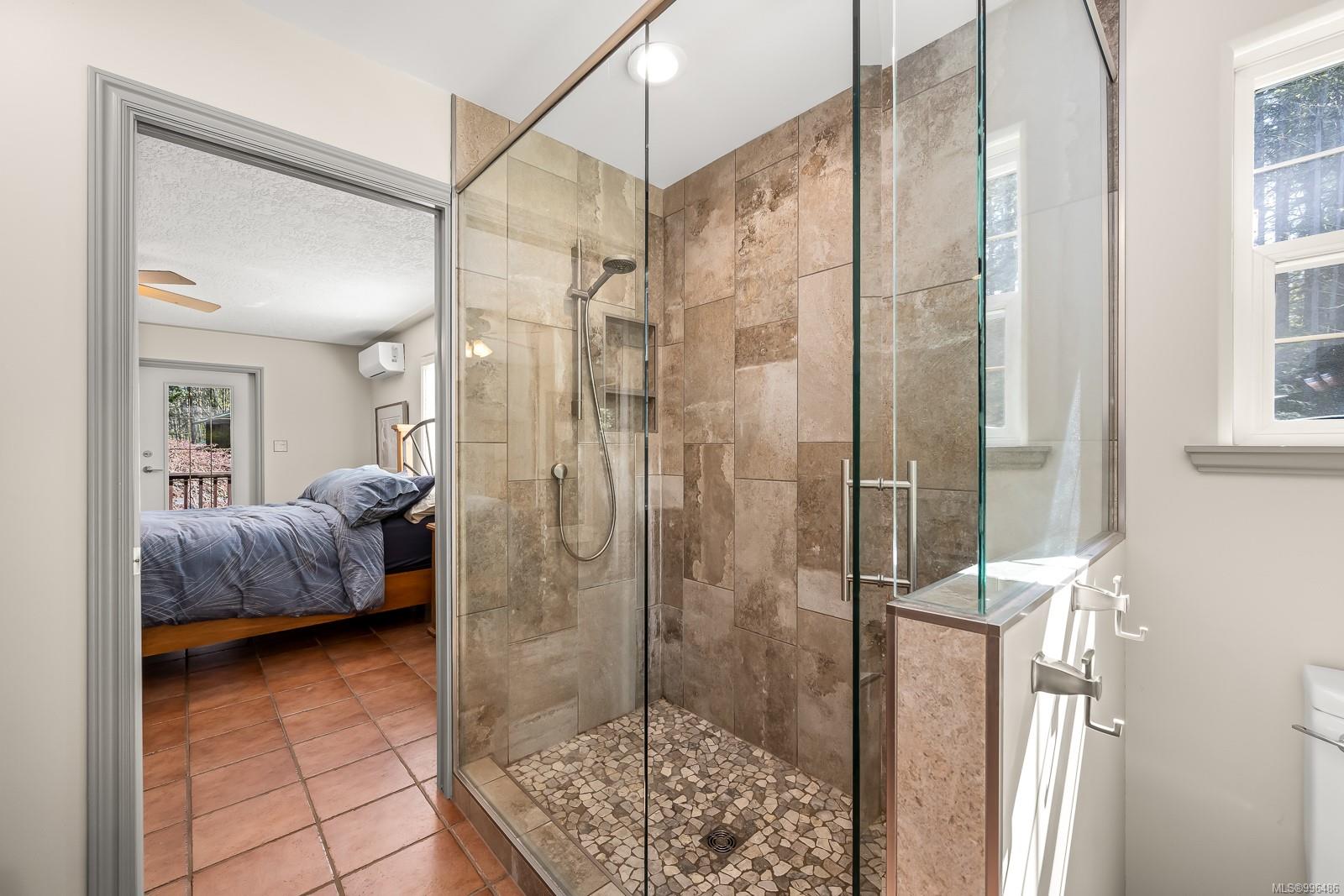 3689 James Cres, Black Creek