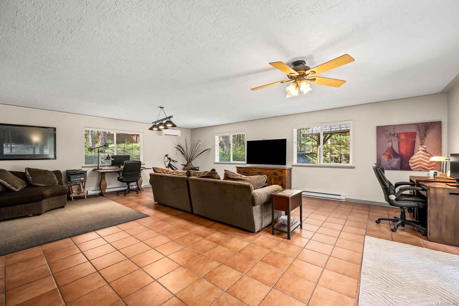 3689 James Cres, Black Creek