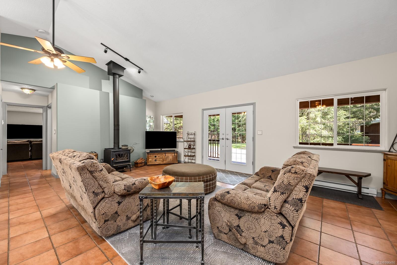 3689 James Cres, Black Creek