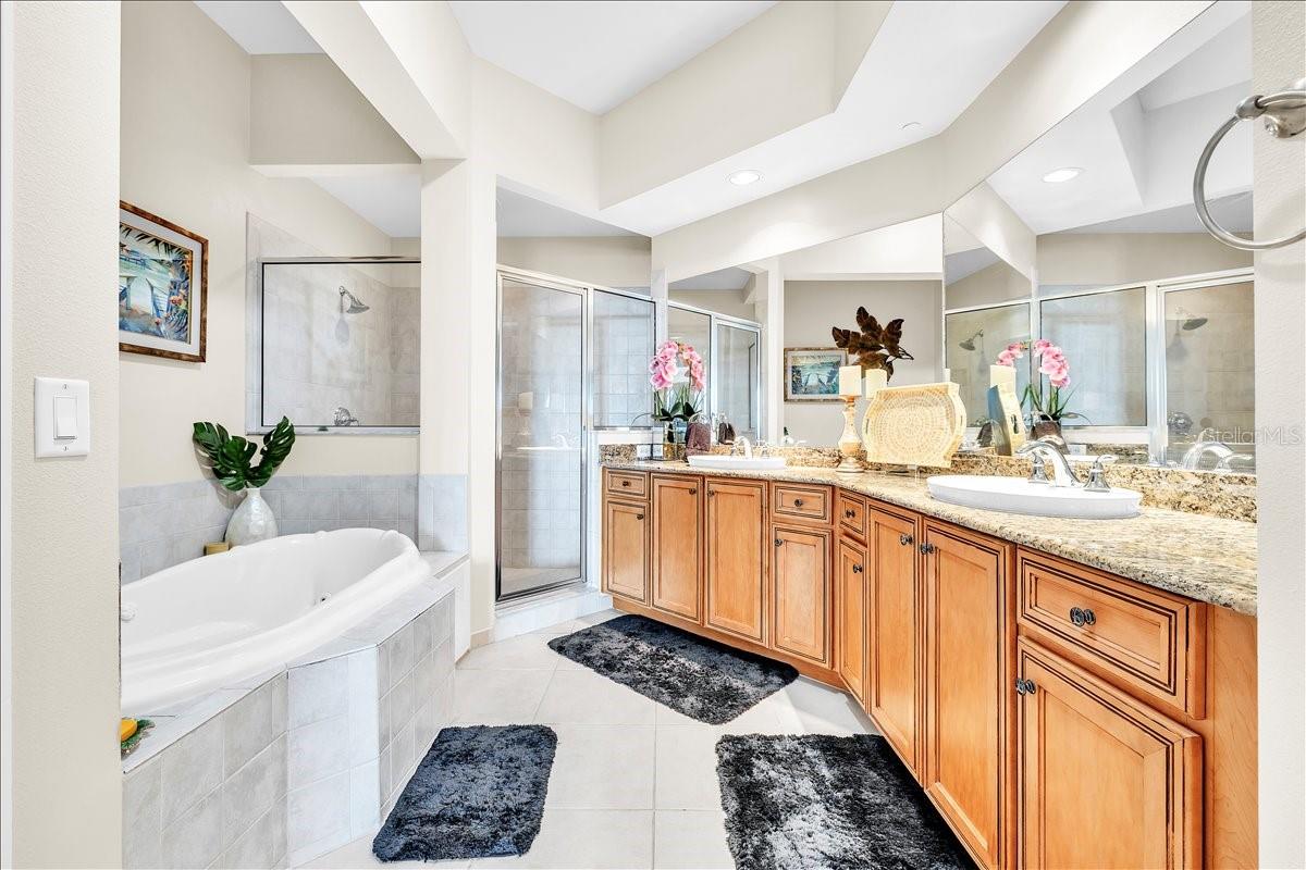 8560 AMBERJACK CIR #301
