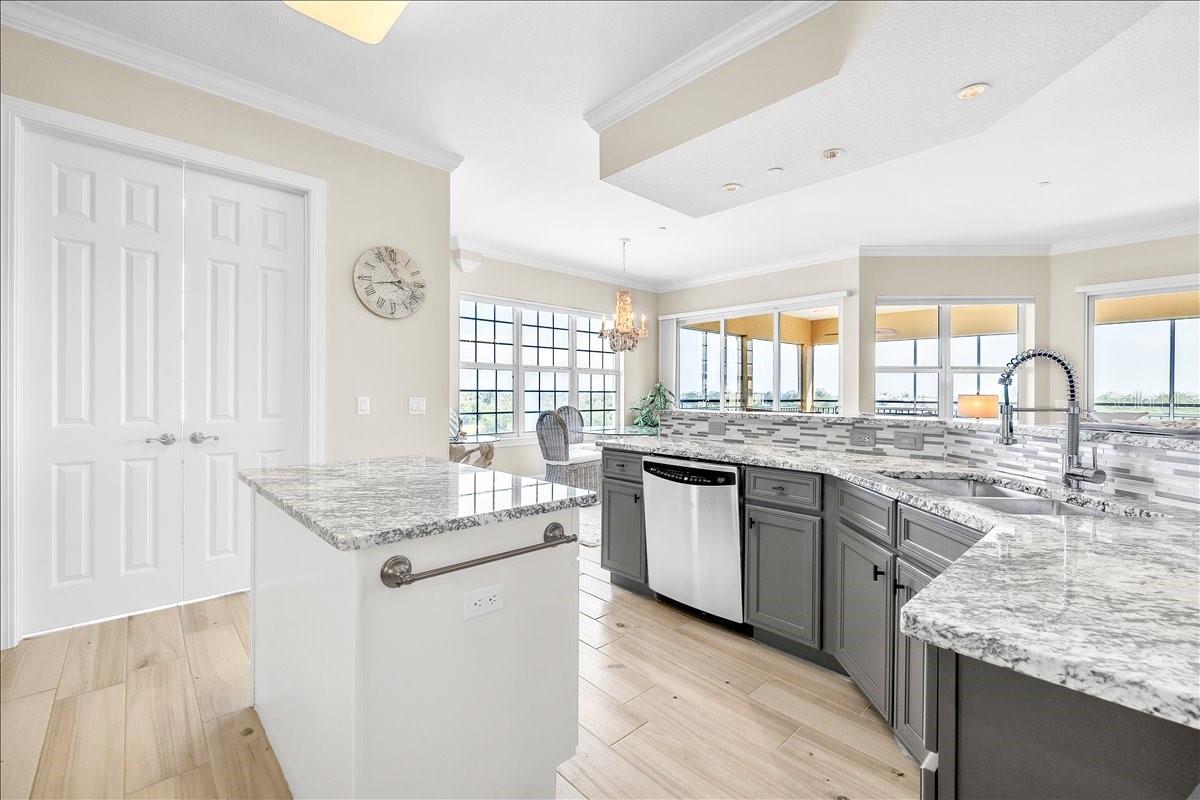 8560 AMBERJACK CIR #301