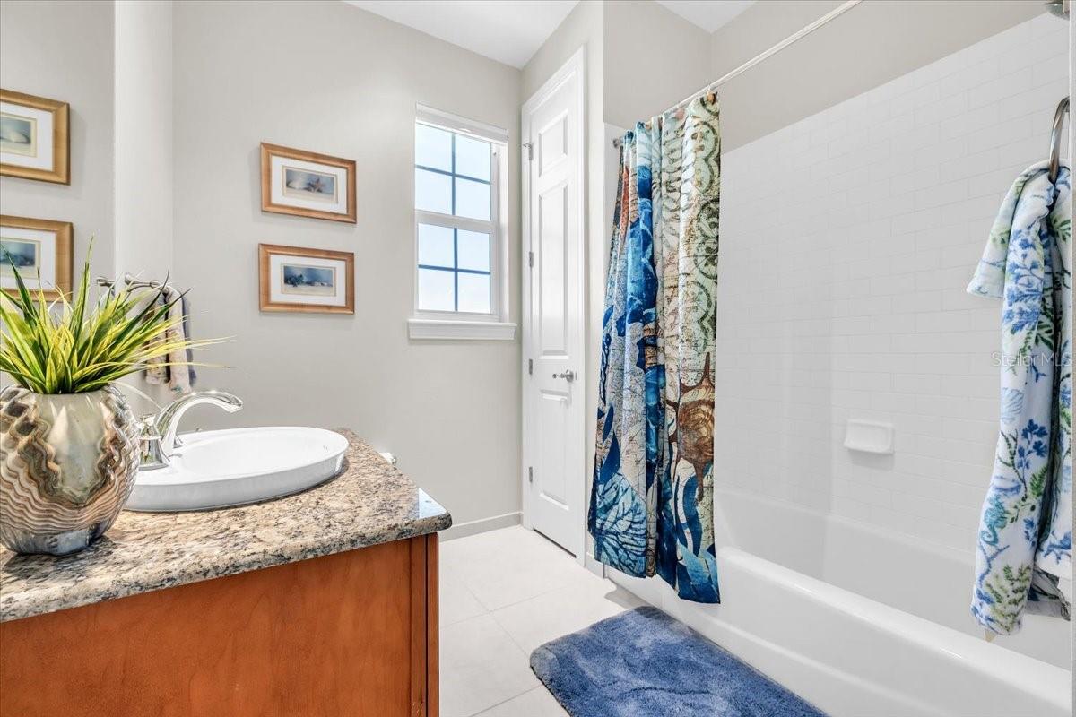 8560 AMBERJACK CIR #301